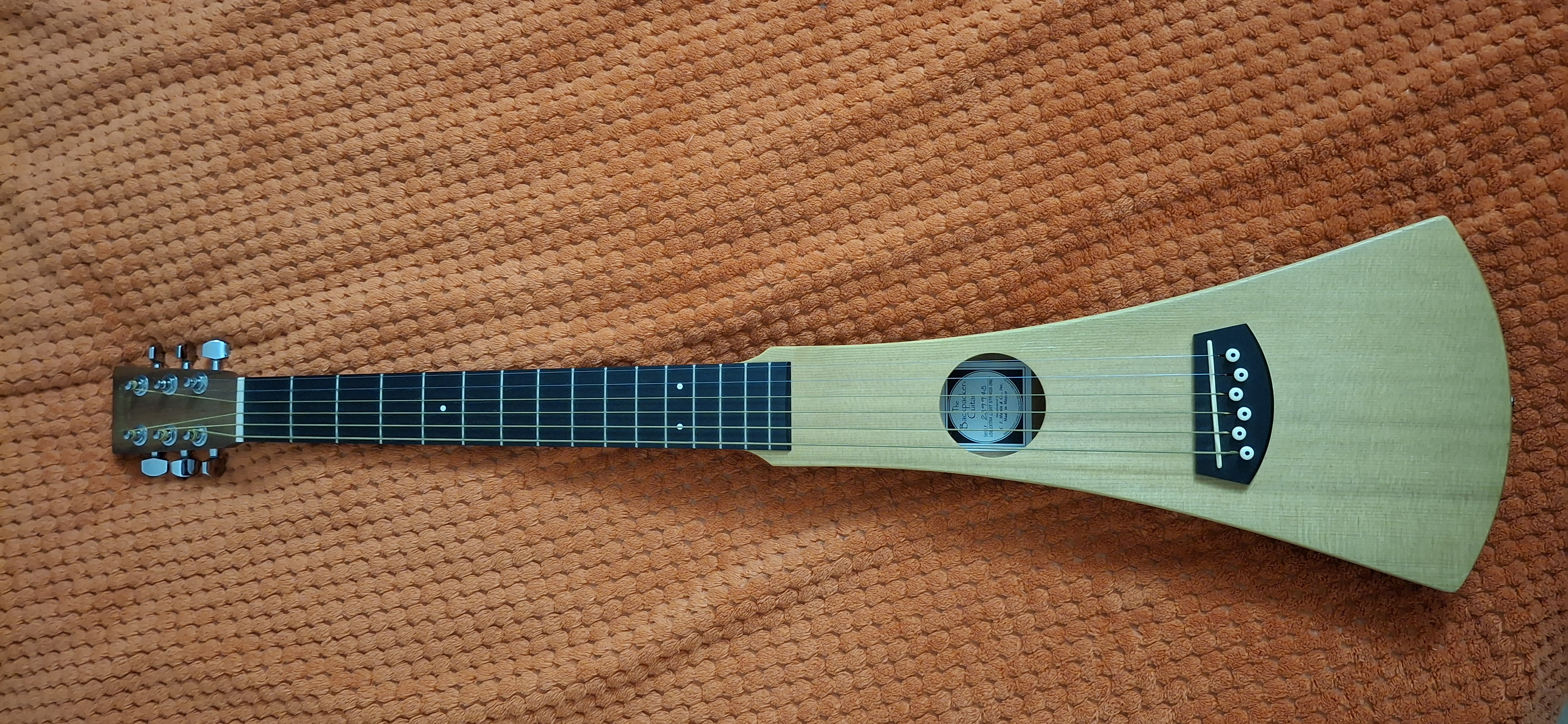 Vends guitare acoustique  Martin.de voyage