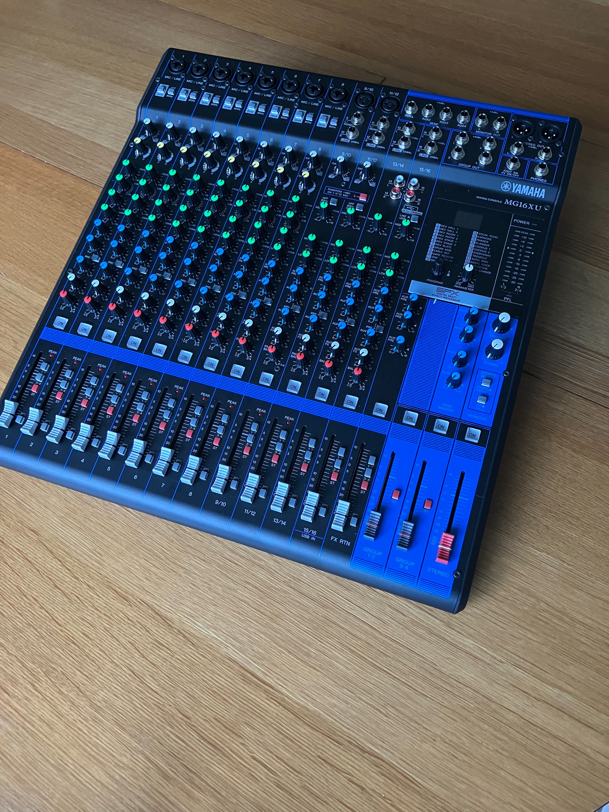 Vends console de mixage Yamaha MG16XU