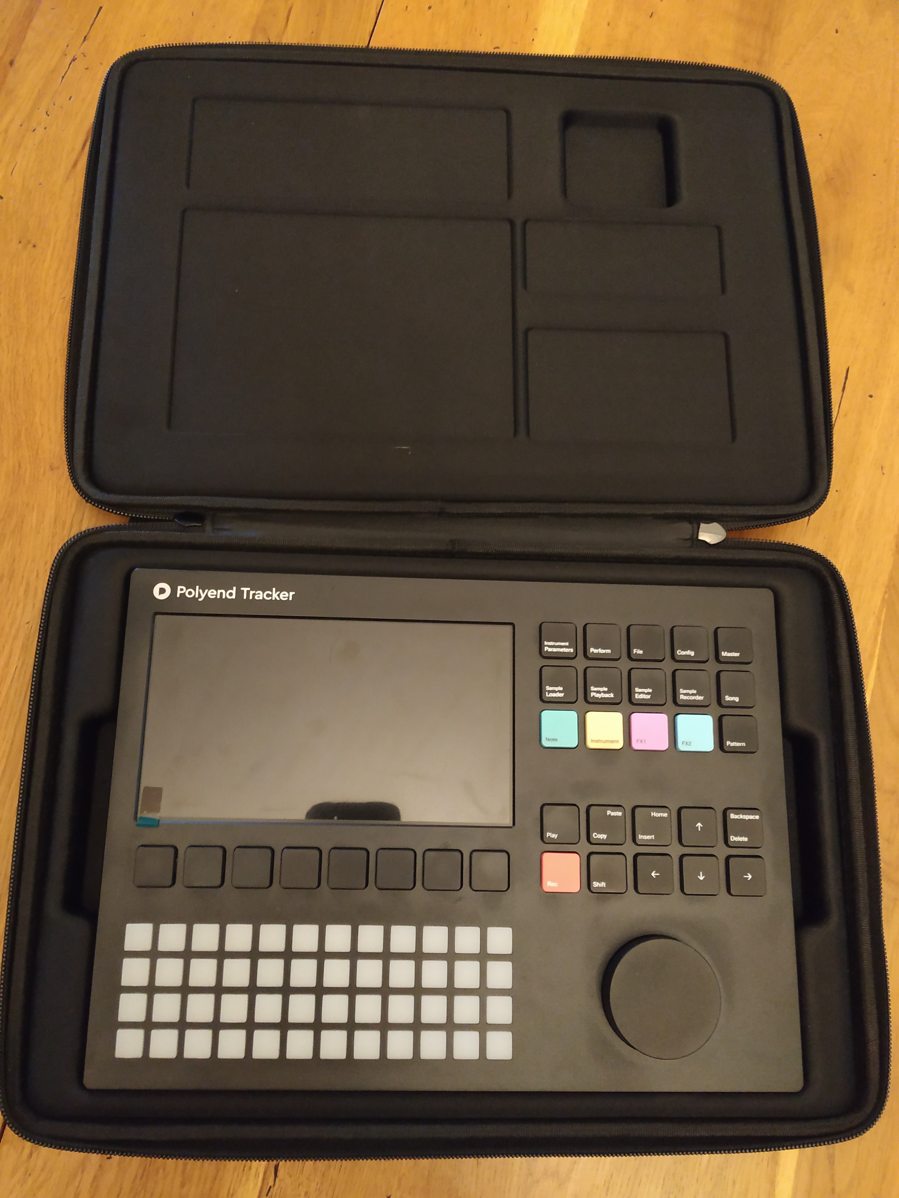 Vends Polyend Tracker OG avec son case Polyend