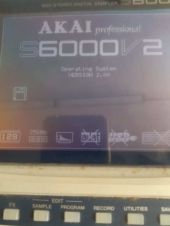 vends akai S6000 V2 