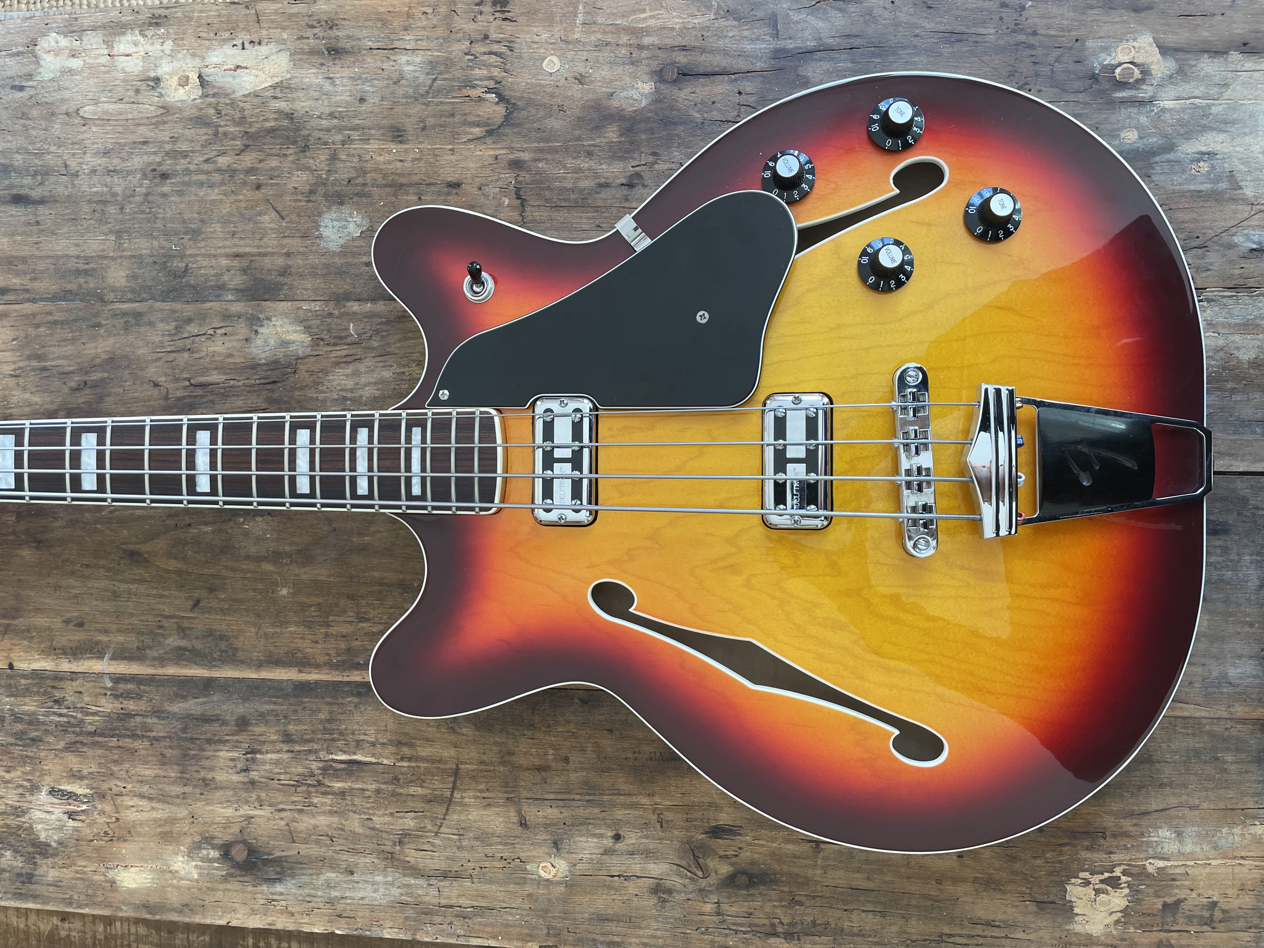Fender Modern Player Coronado Bass (3220)