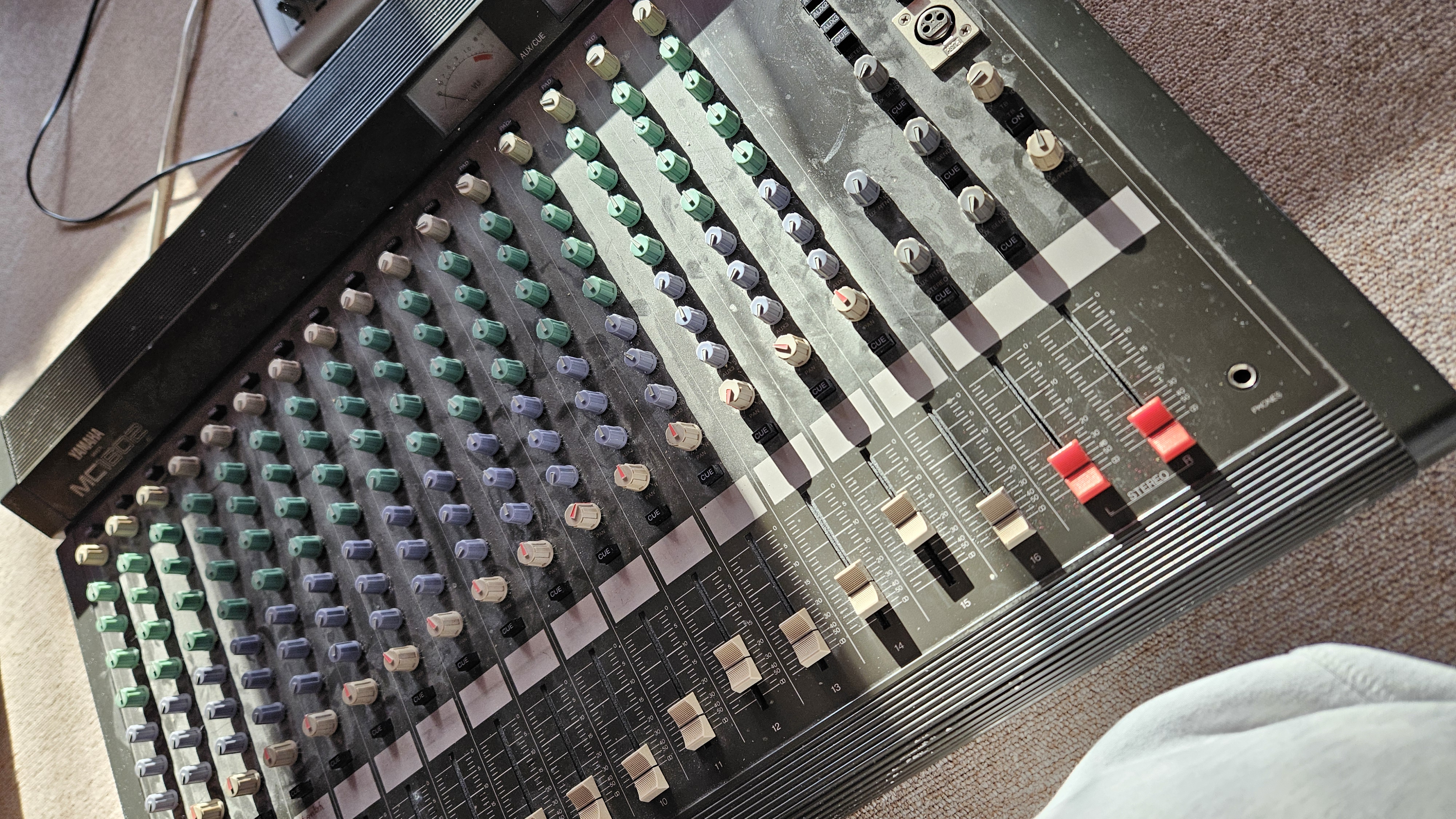 Vends table de mixage Yamaha mc1602