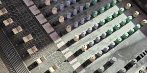 Vends table de mixage Yamaha mc1602