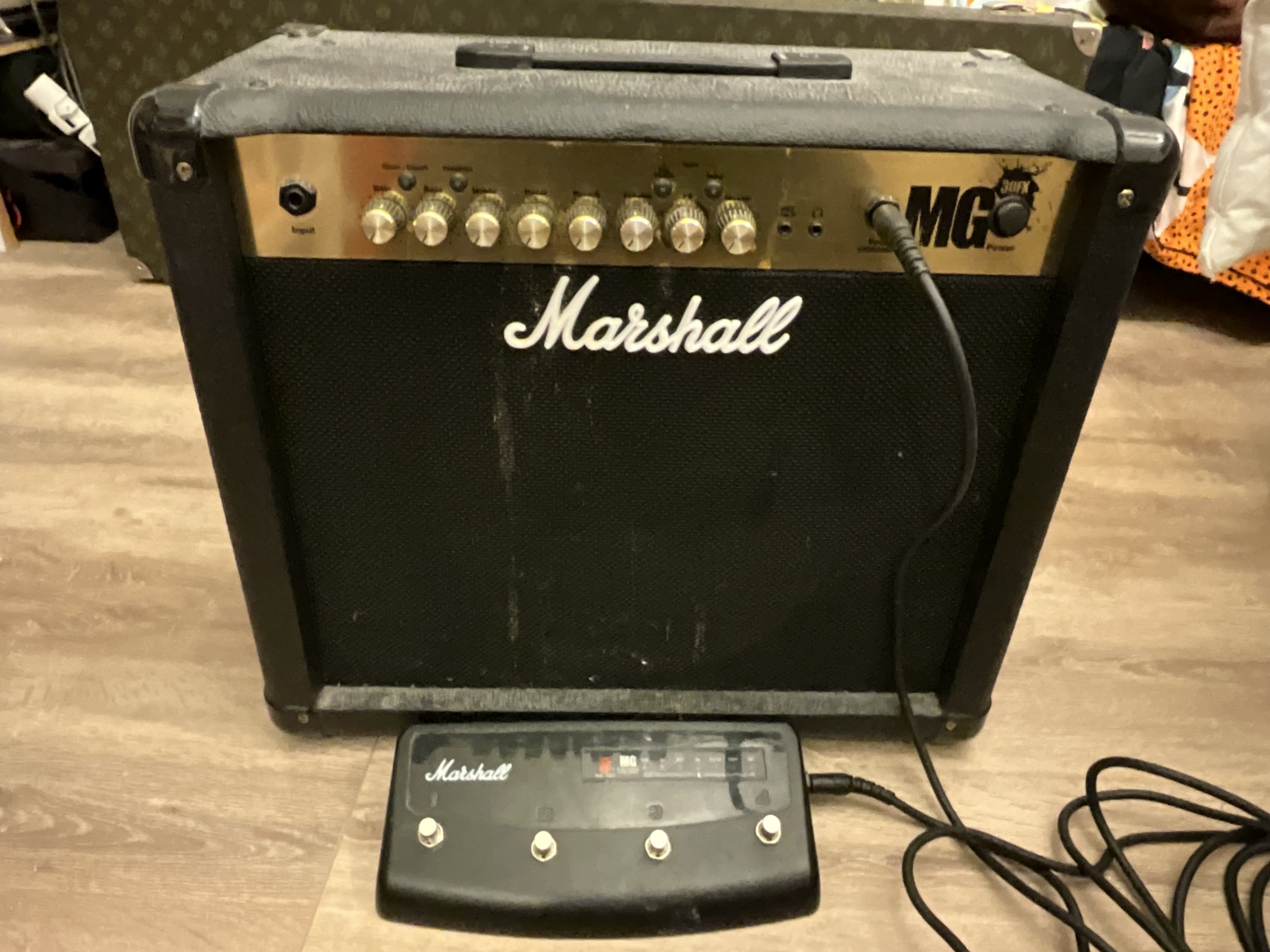 Marshall MG30FX + pédale