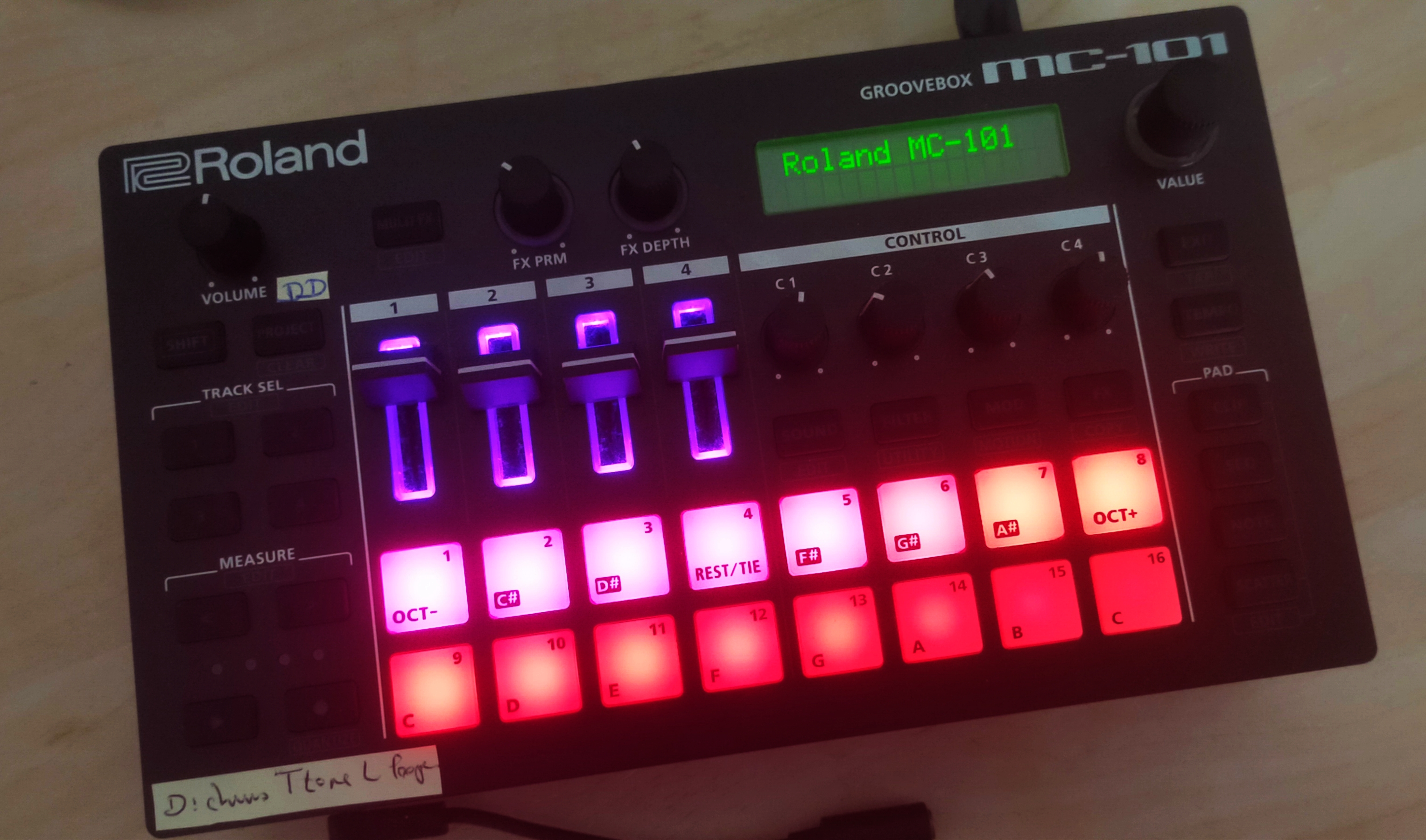 Roland mc 101 TB etat  