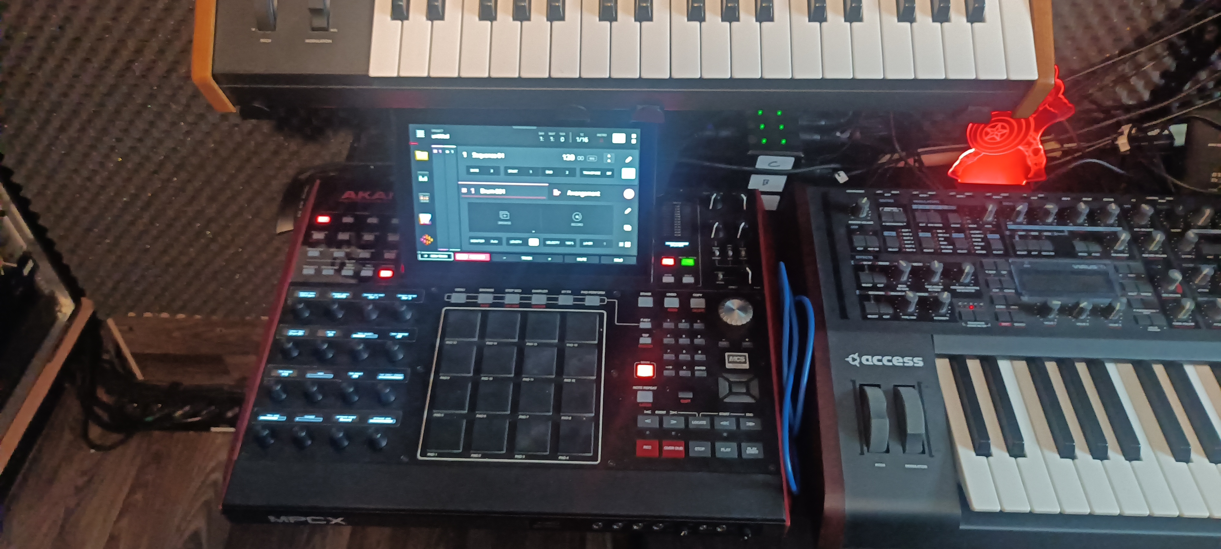 AKAI MPC X + disque dur 500go + 32 expansions