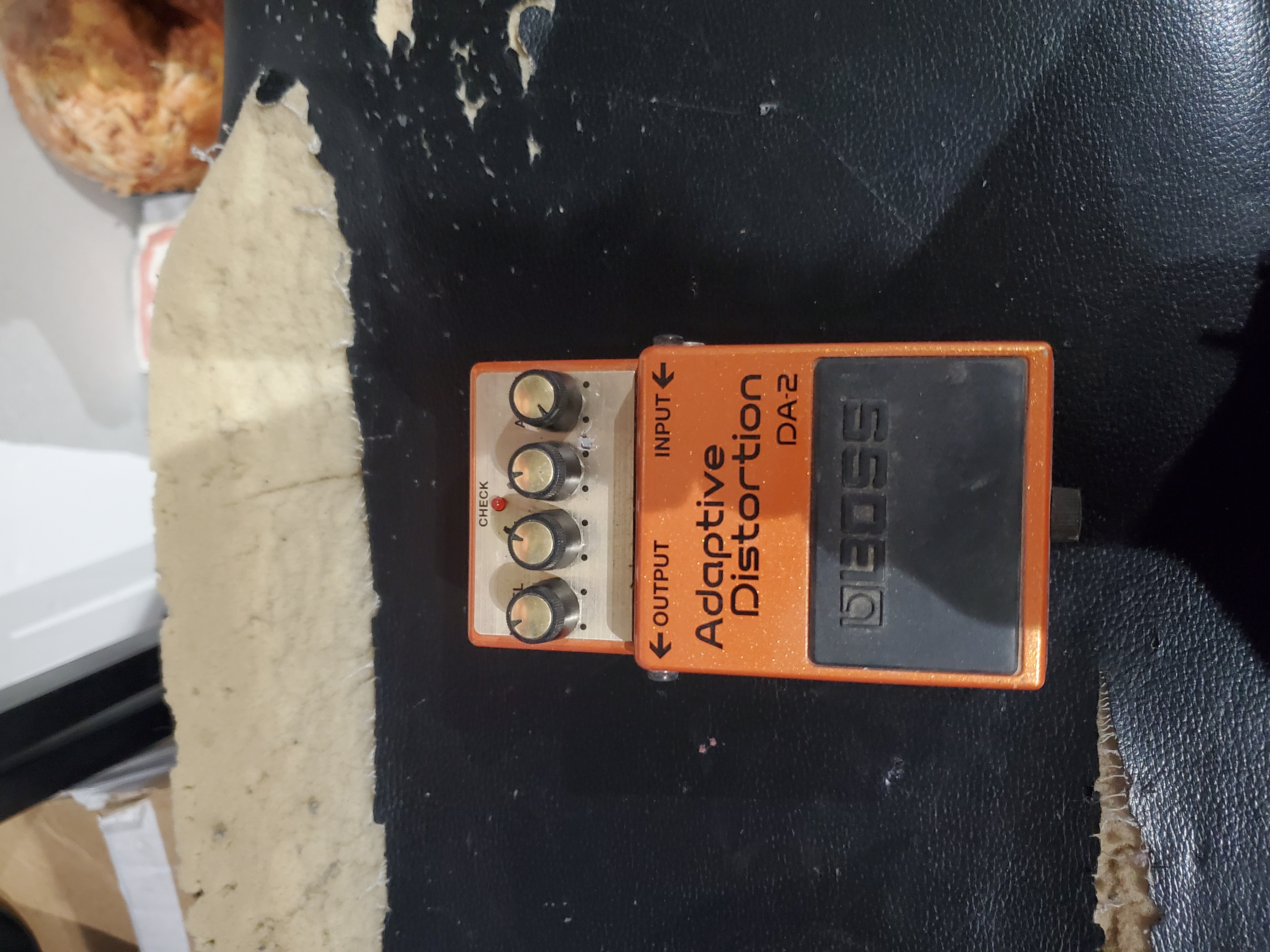 Vends pédale Boss adaptative distortion 