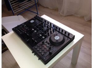 Native Instruments Traktor Kontrol S4 (70032)