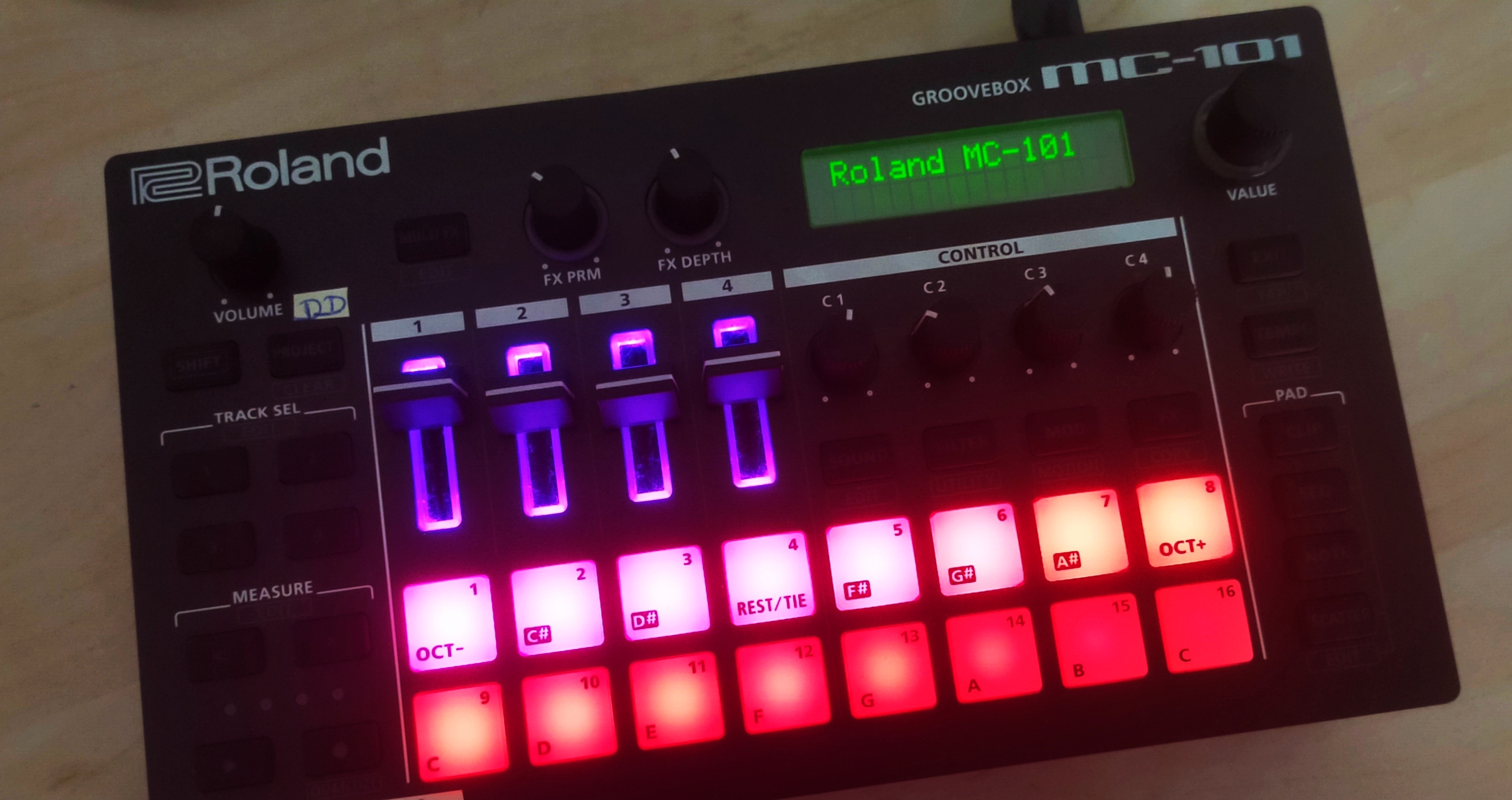 Roland mc 101 TB etat  