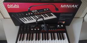 Akai Miniak vocoder synth parfait état en boîte
