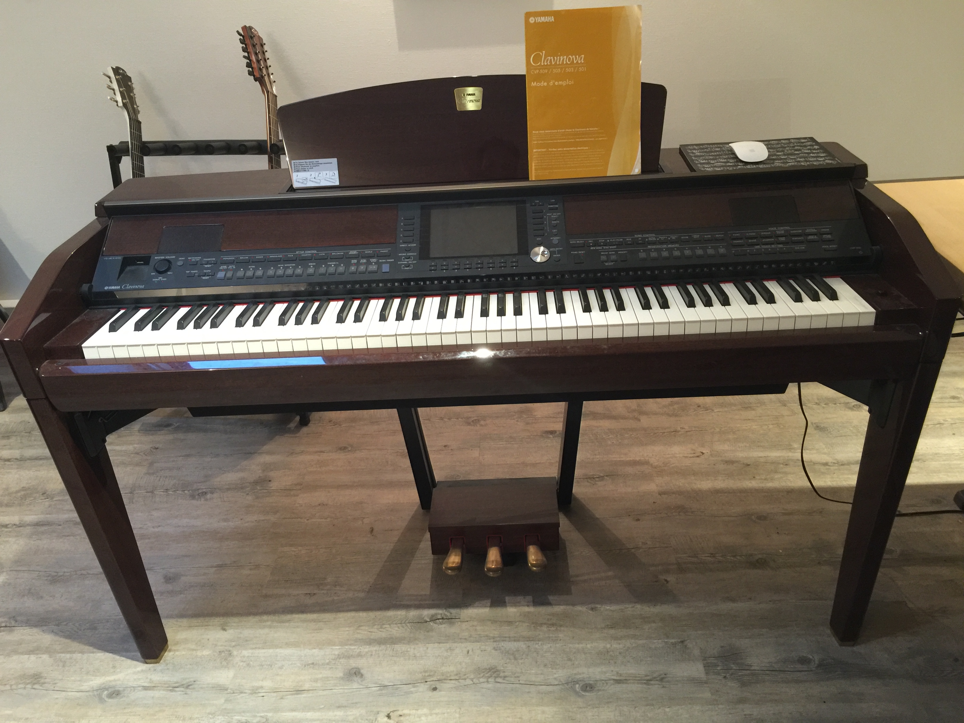 A VENDRE YAMAHA CLAVINOVA ARRANGEUR CVP 509