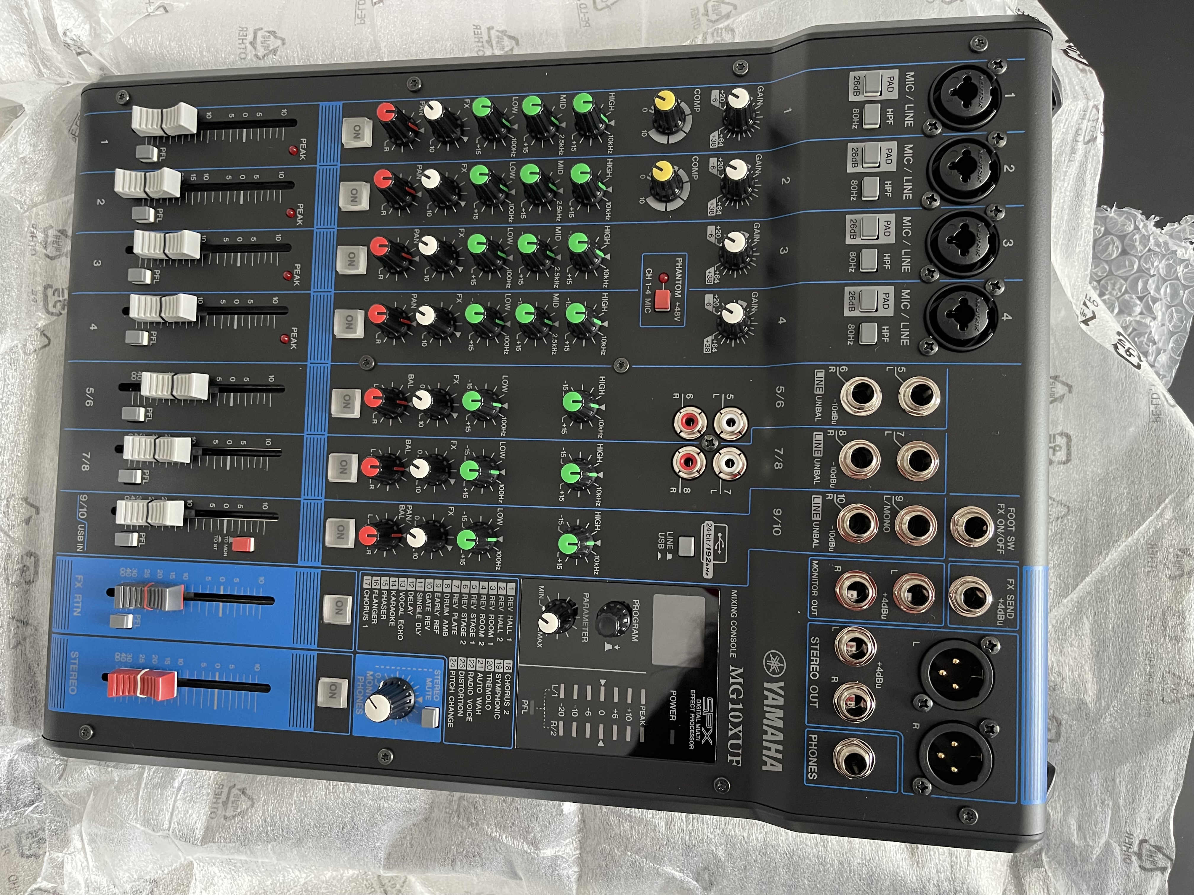 Table de mixage Yamaha MG10XU – Neuf