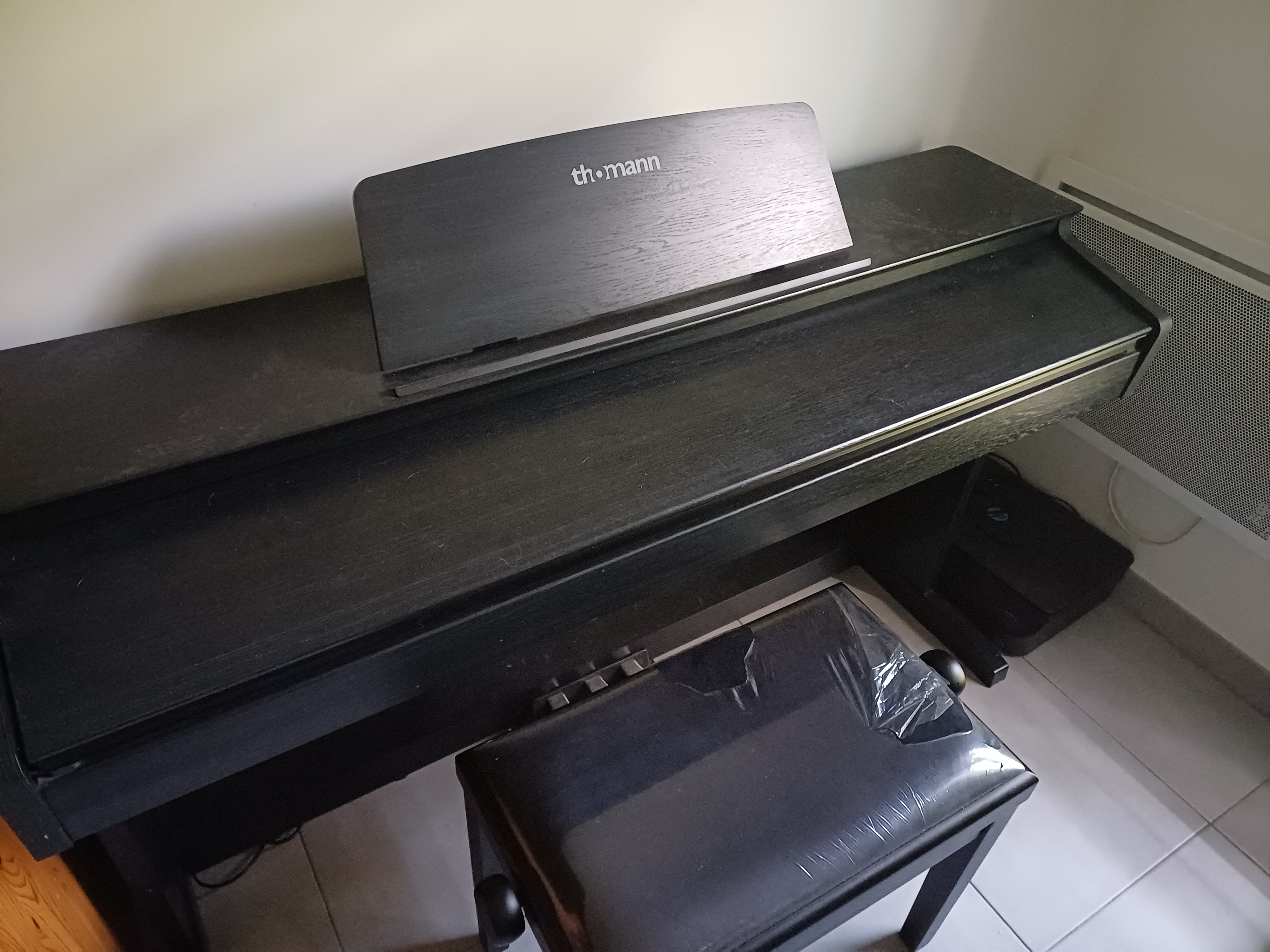 Piano numérique Thomann DP-32 B avec banc de piano