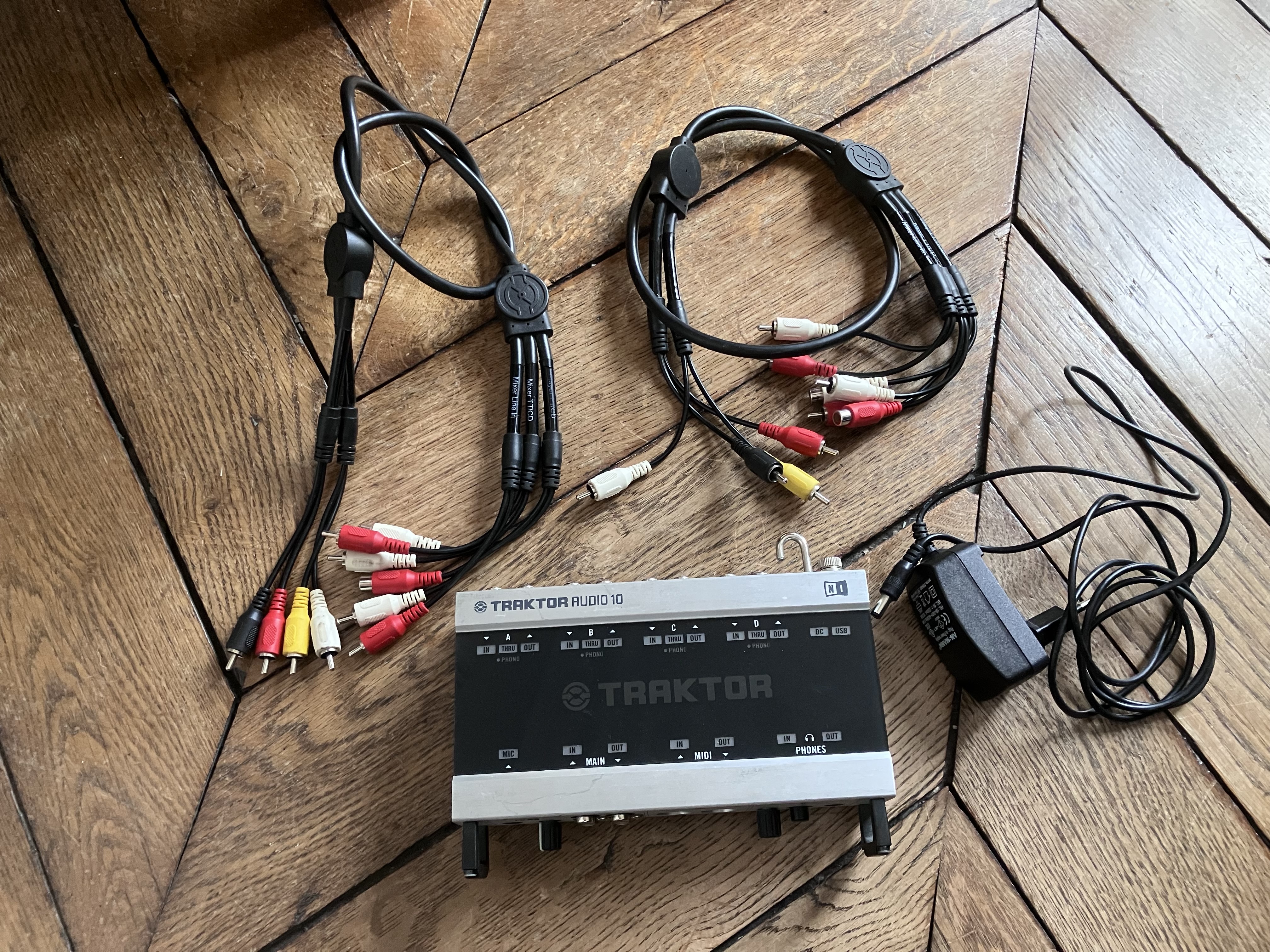 Traktor Audio 10 complet (sans les CD's) + vinyls