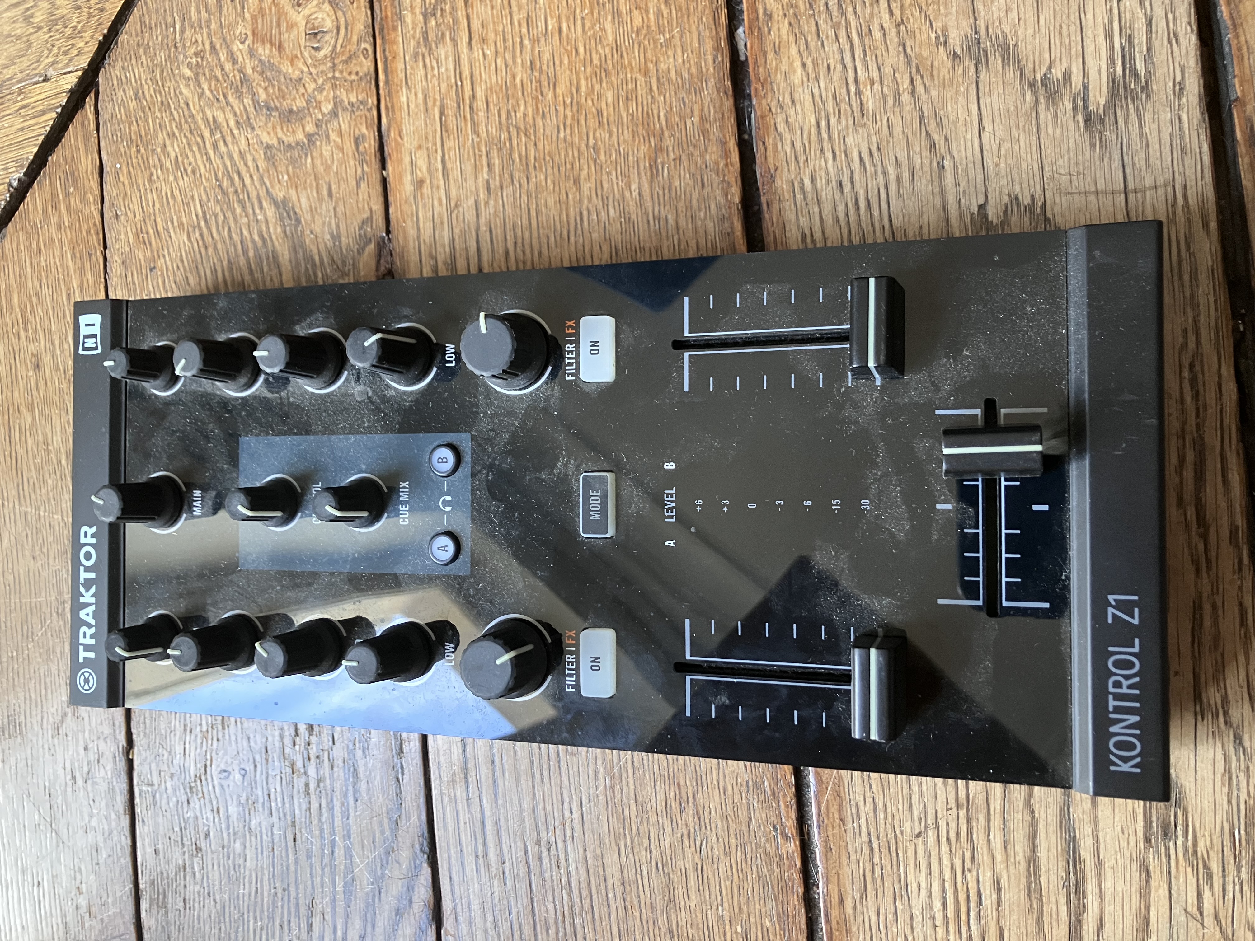 Traktor Kontrol z1 complet avec boite d'origine