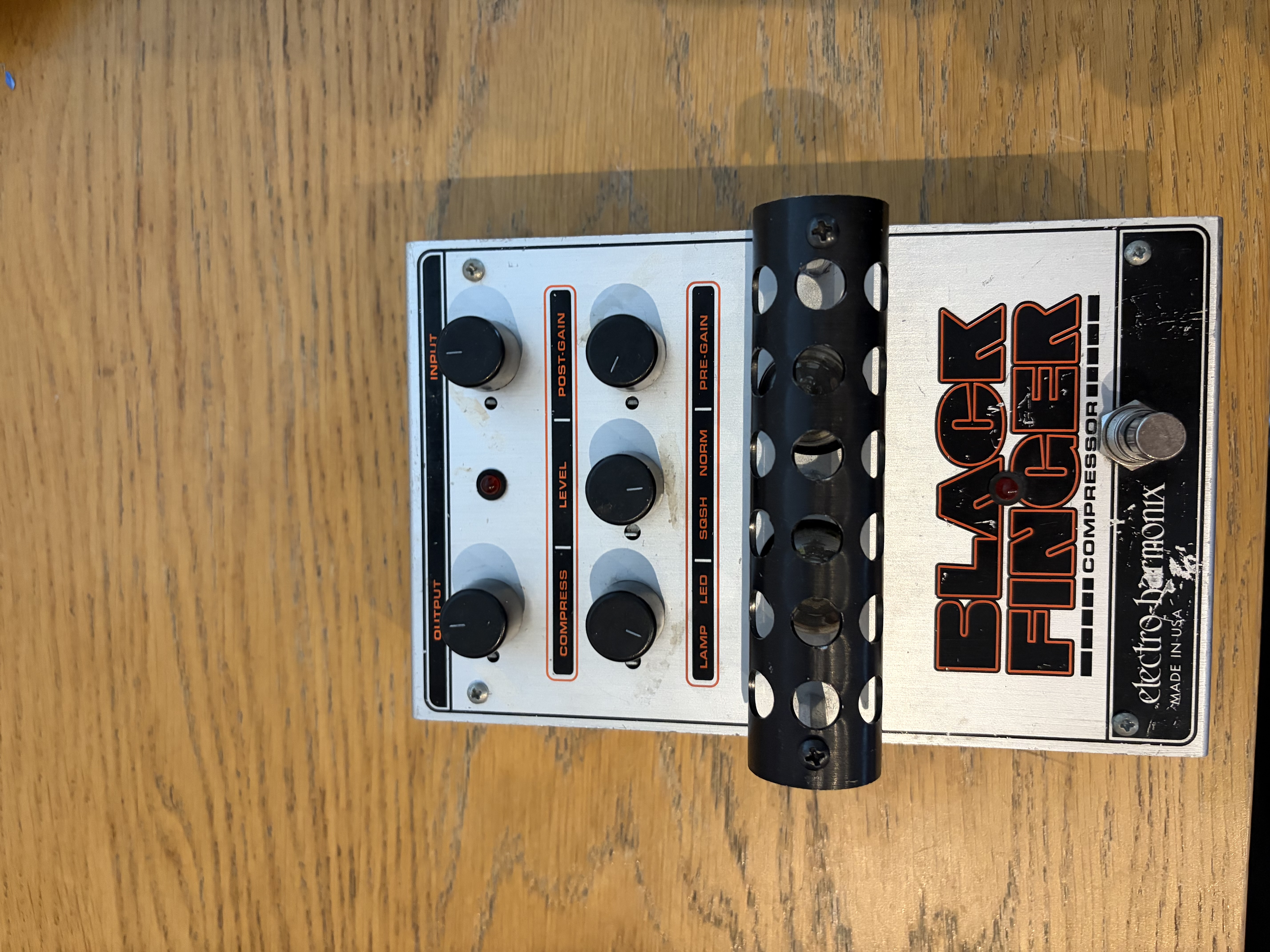 Electro-Harmonix Black Finger – Compresseur à lampes – Made in USA