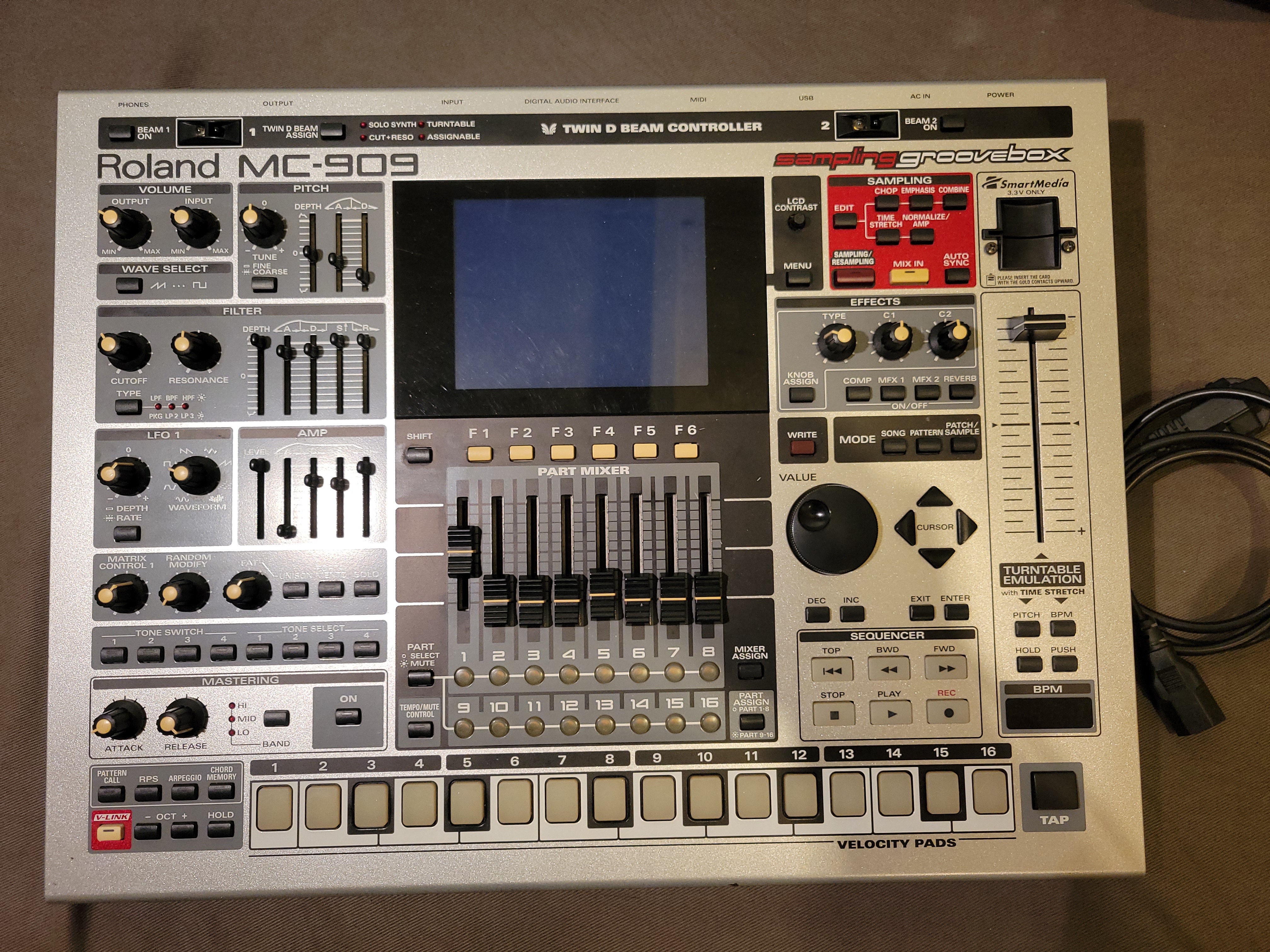 Vends MC-909 