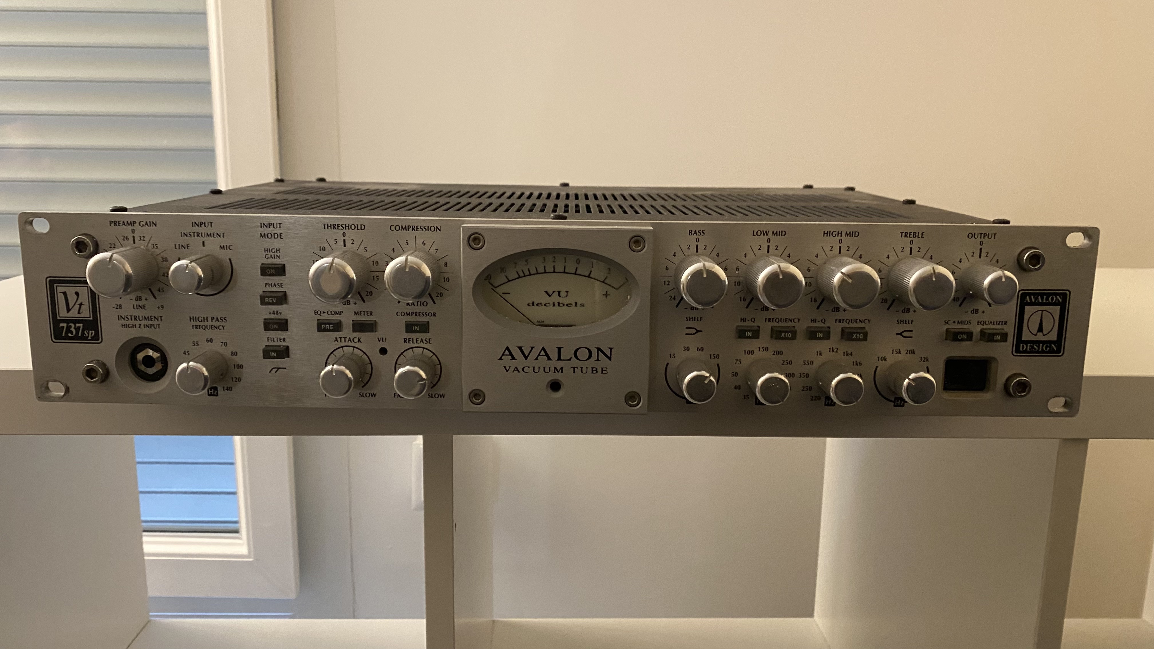 STUDIO VEND PREAMPLI AVALON VT 737 SP