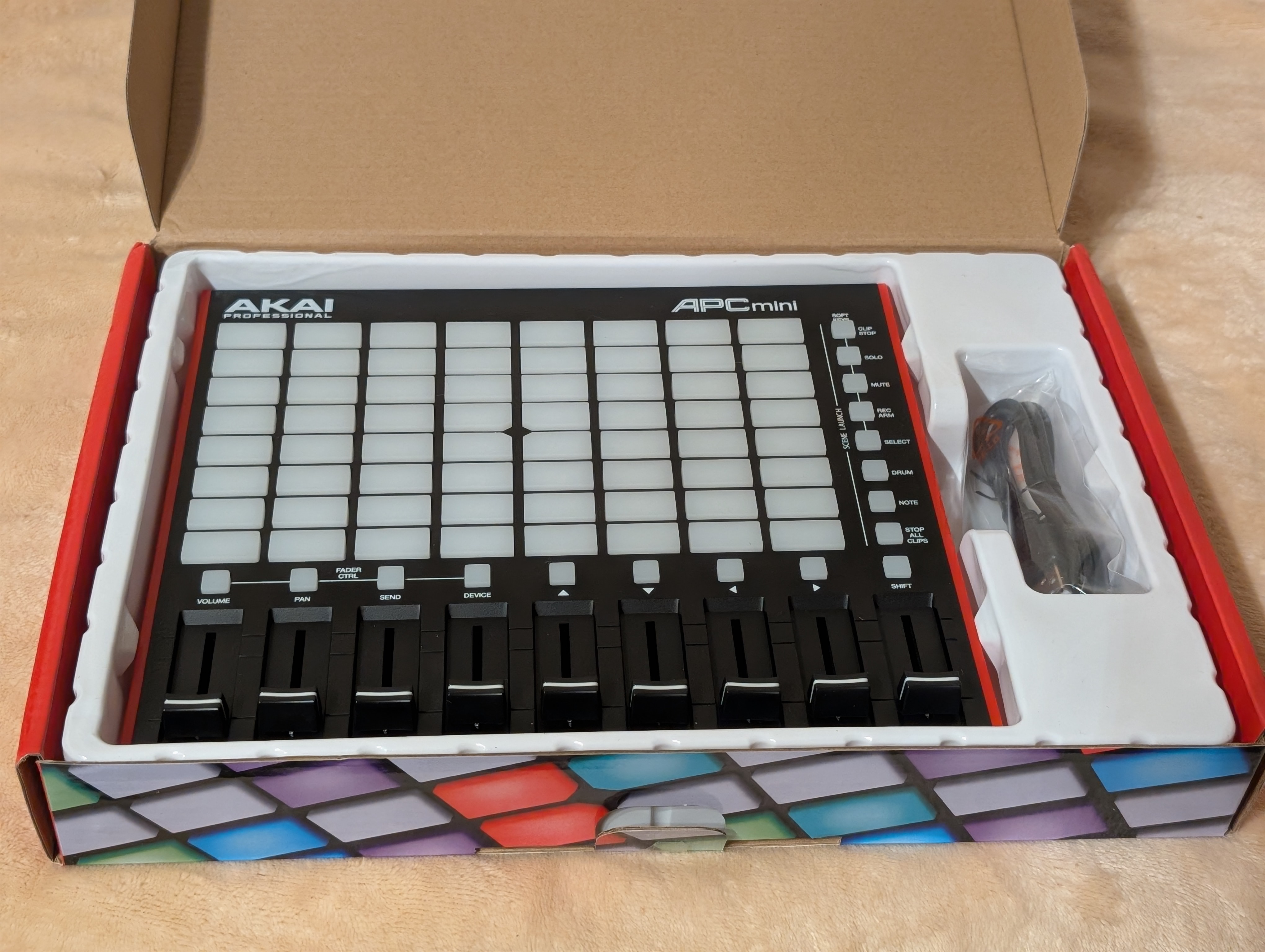 AKAI APC mini neuf sous garantie deux ans 