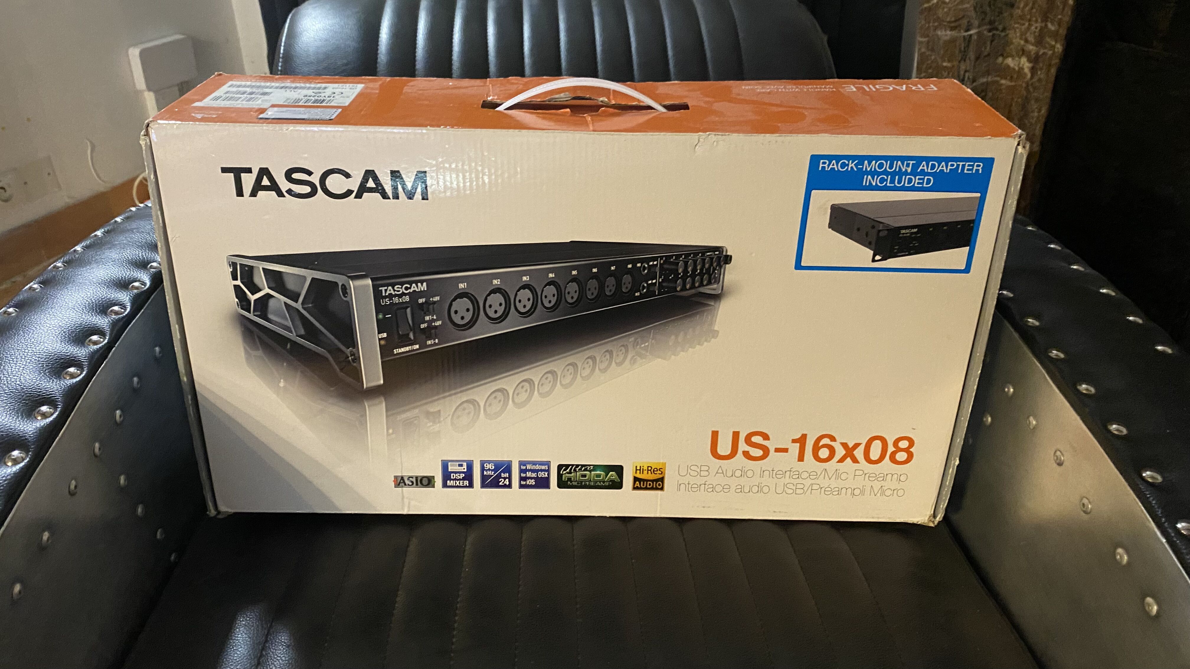 STUDIO VEND INTERFACE TASCAM US-16X08 - ENVOI OFFERT