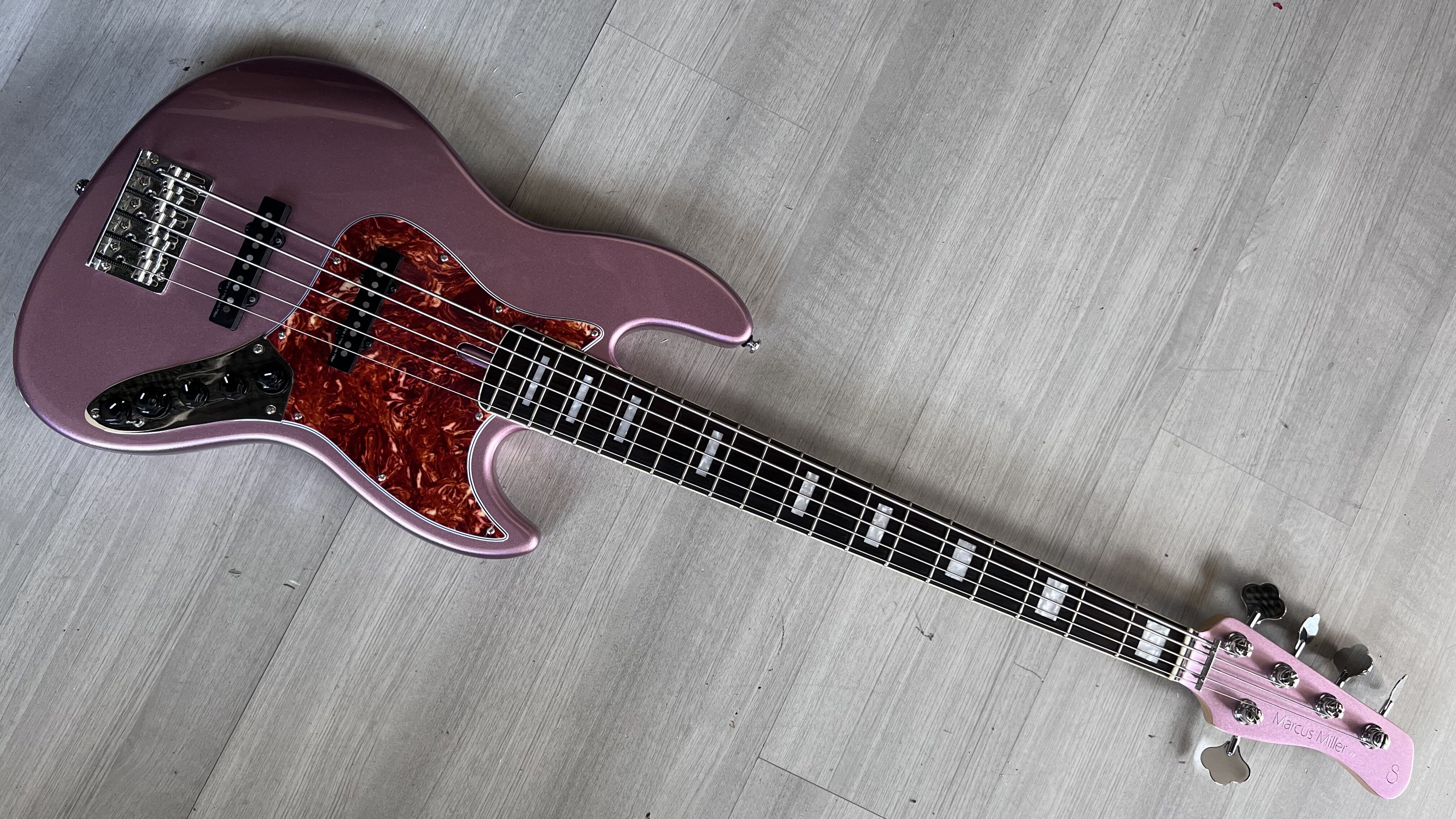 Vends Sire V7 2nd Gen 5 cordes état neuf