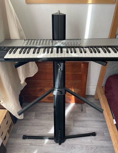 Stand deux niveaux Millenium KS-3000B