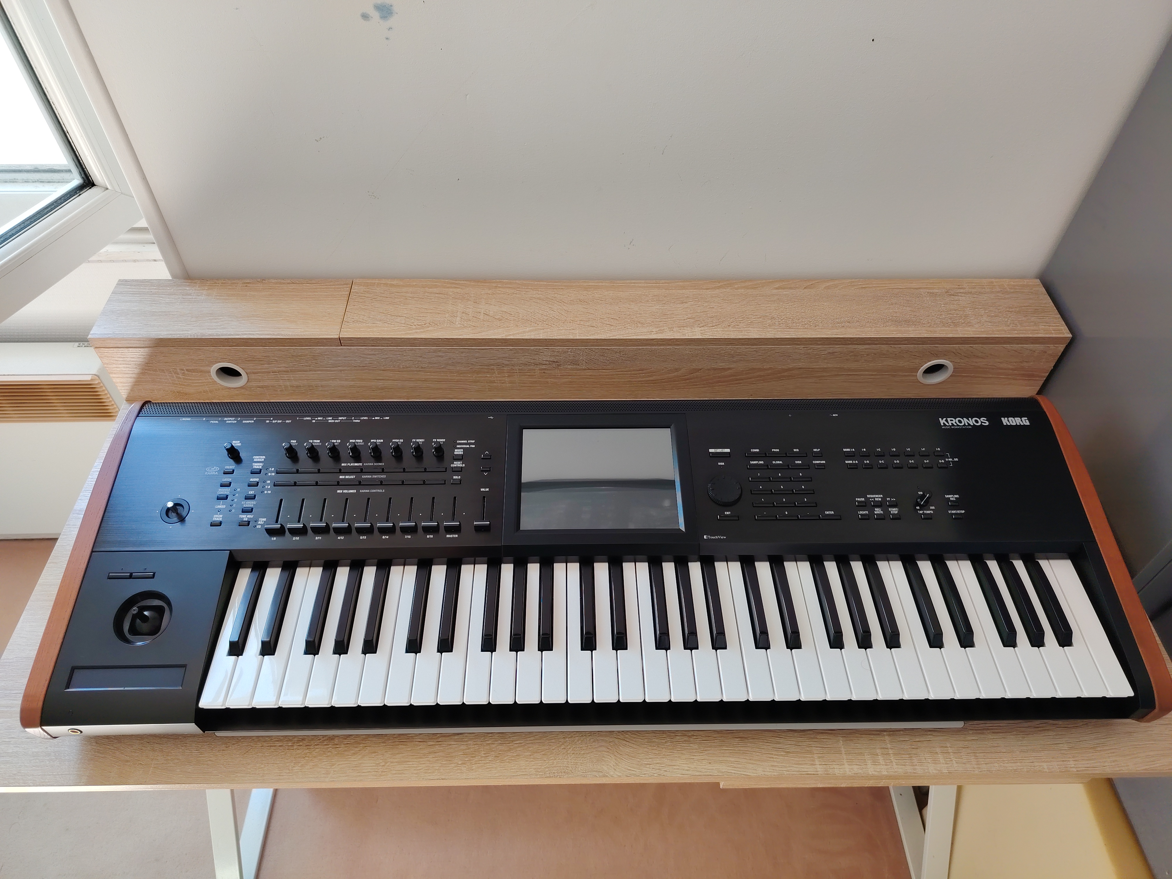 Vends Korg Kronos 2