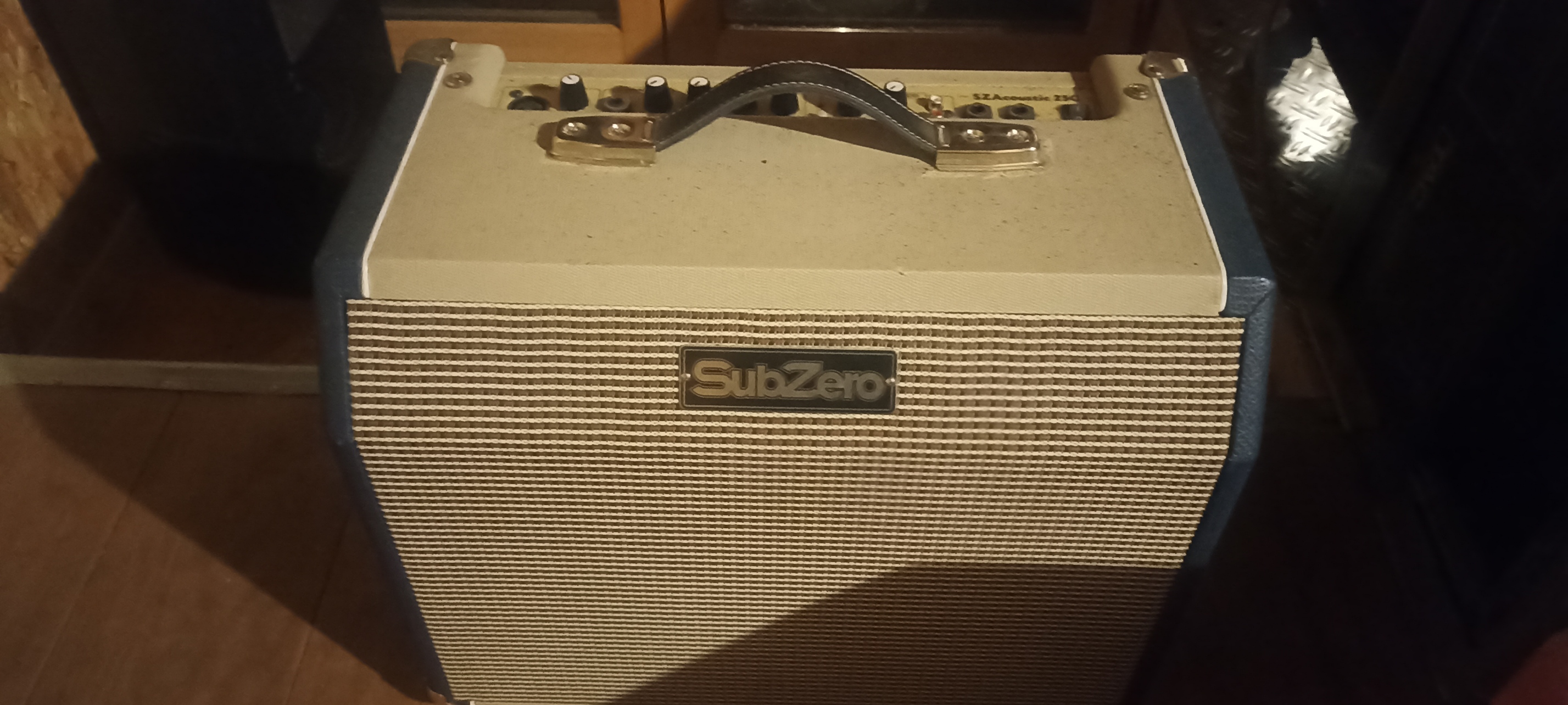 vend ampli acoustique de la marque SUBZERO 30 watts