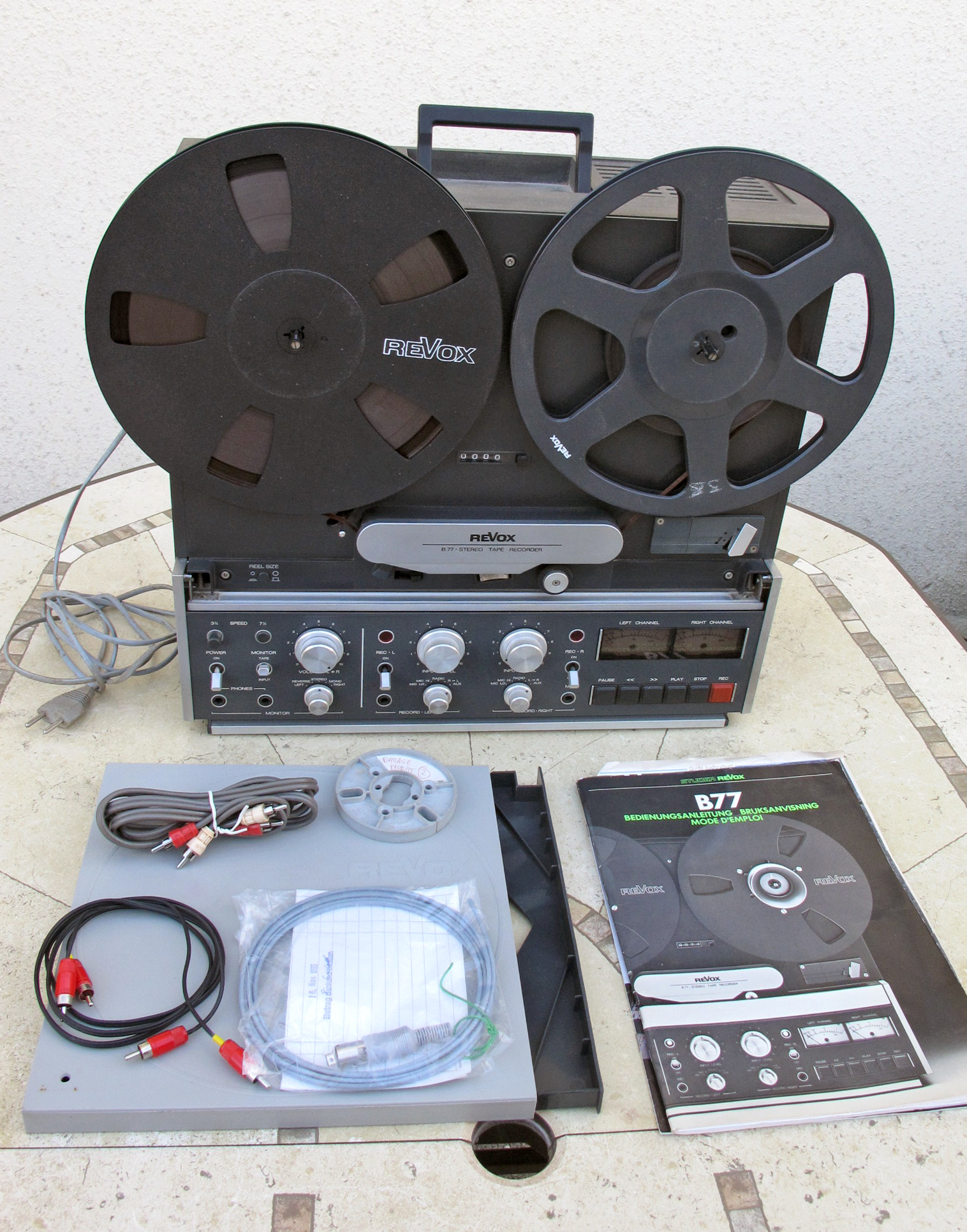 Revox B77 2x2 pistes, avec notice, 1 bande, 1 bobine vide - A réparer