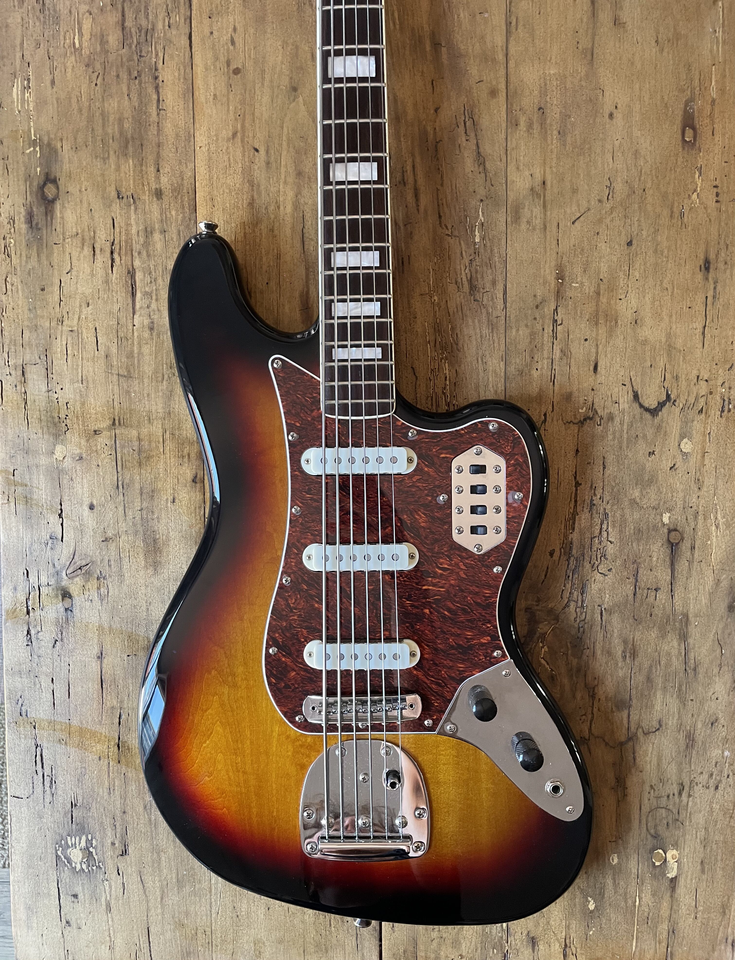 Squier Classic Vibe Bass VI + Cordes La Bella 767-6F Bass VI Flat