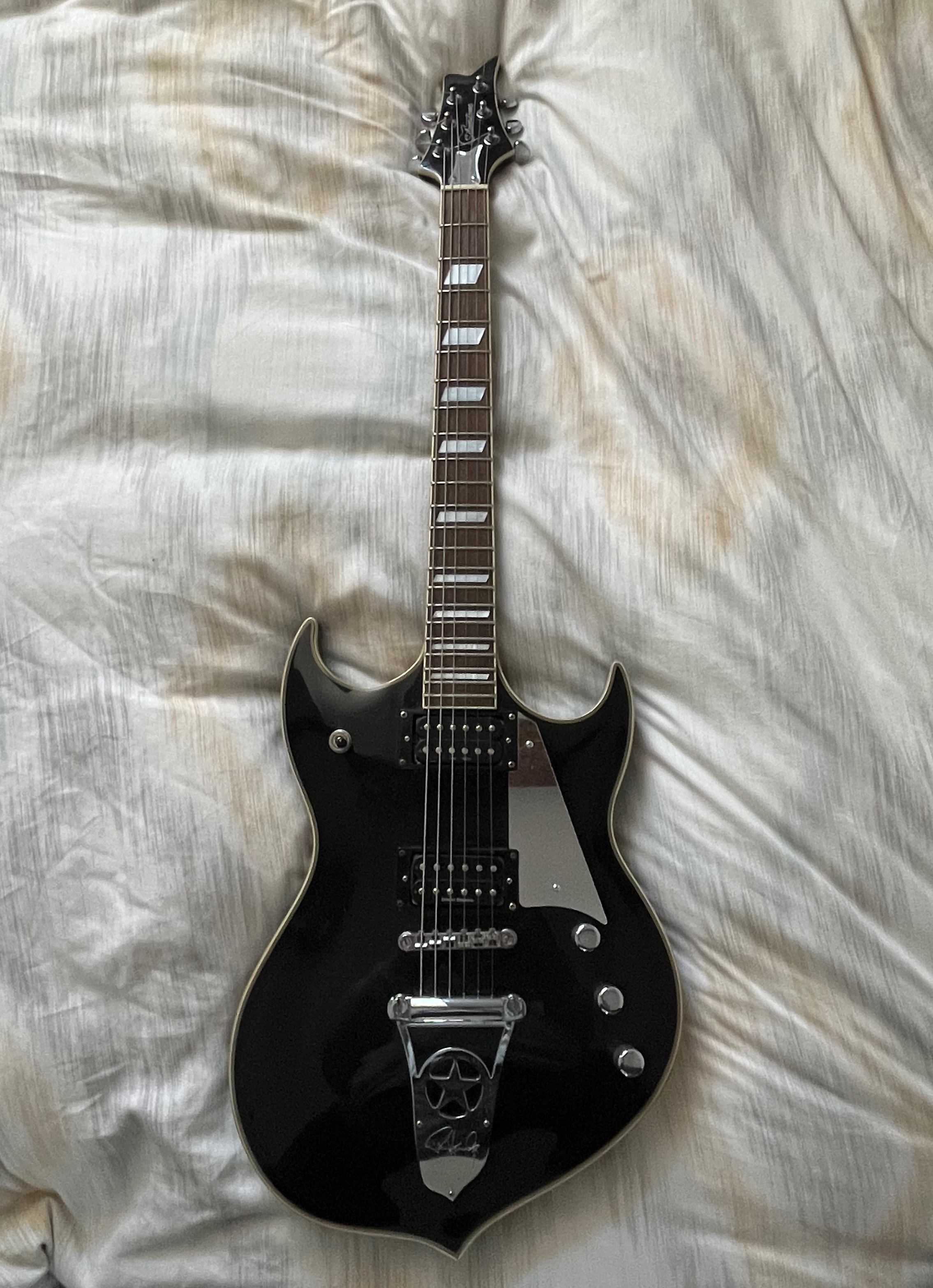Vends Silvertone Paul Stanley Signature
