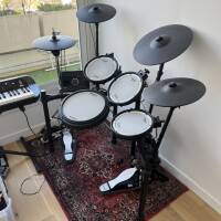 Roland TD-17KVX2 + RDH-120A Hi-Hat + RDH-100A + tapis