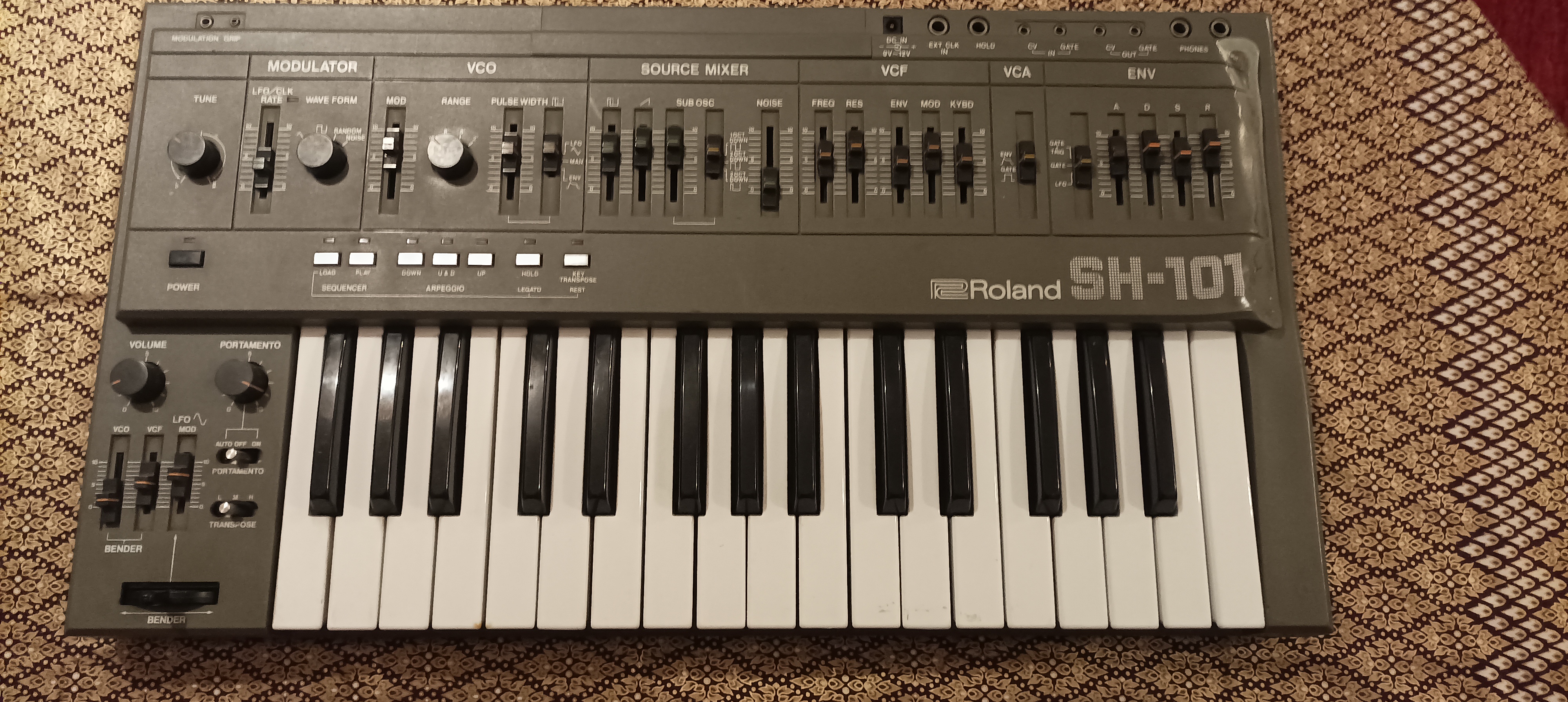 Vends Roland SH 101