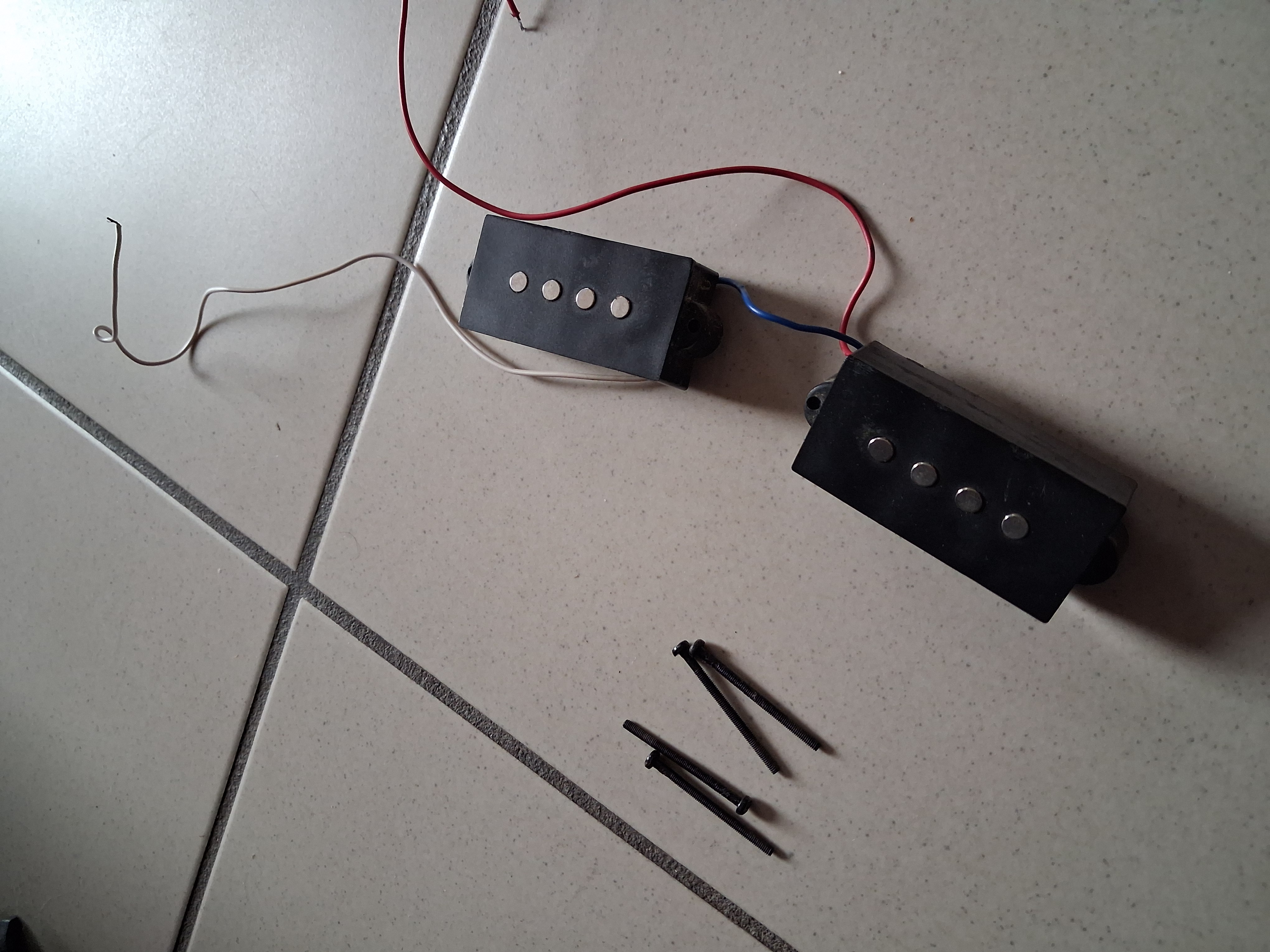 Micros d'une précision Squier (années 90)