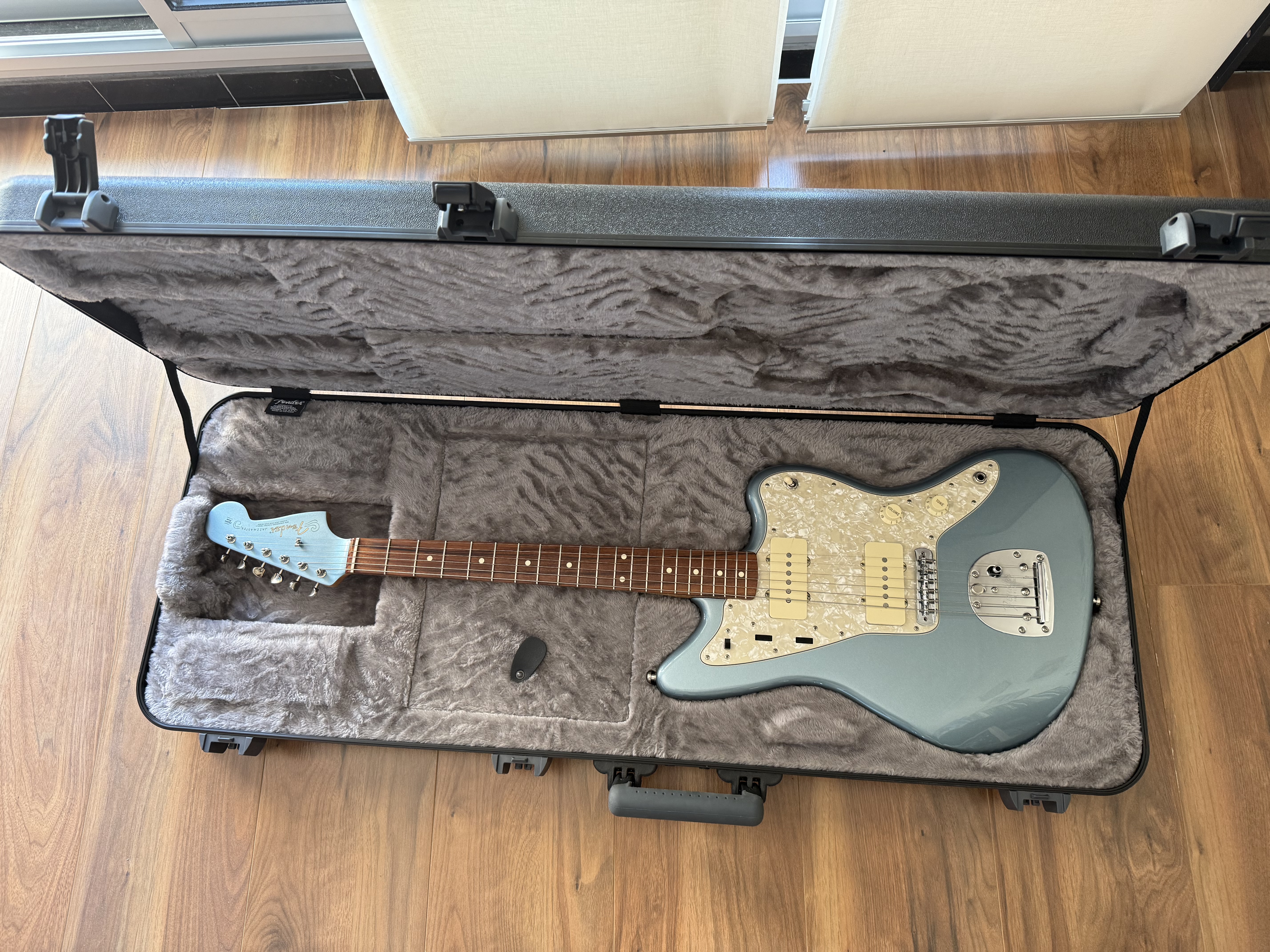 Fender Vintera '60S Jazzmaster + étui Fender