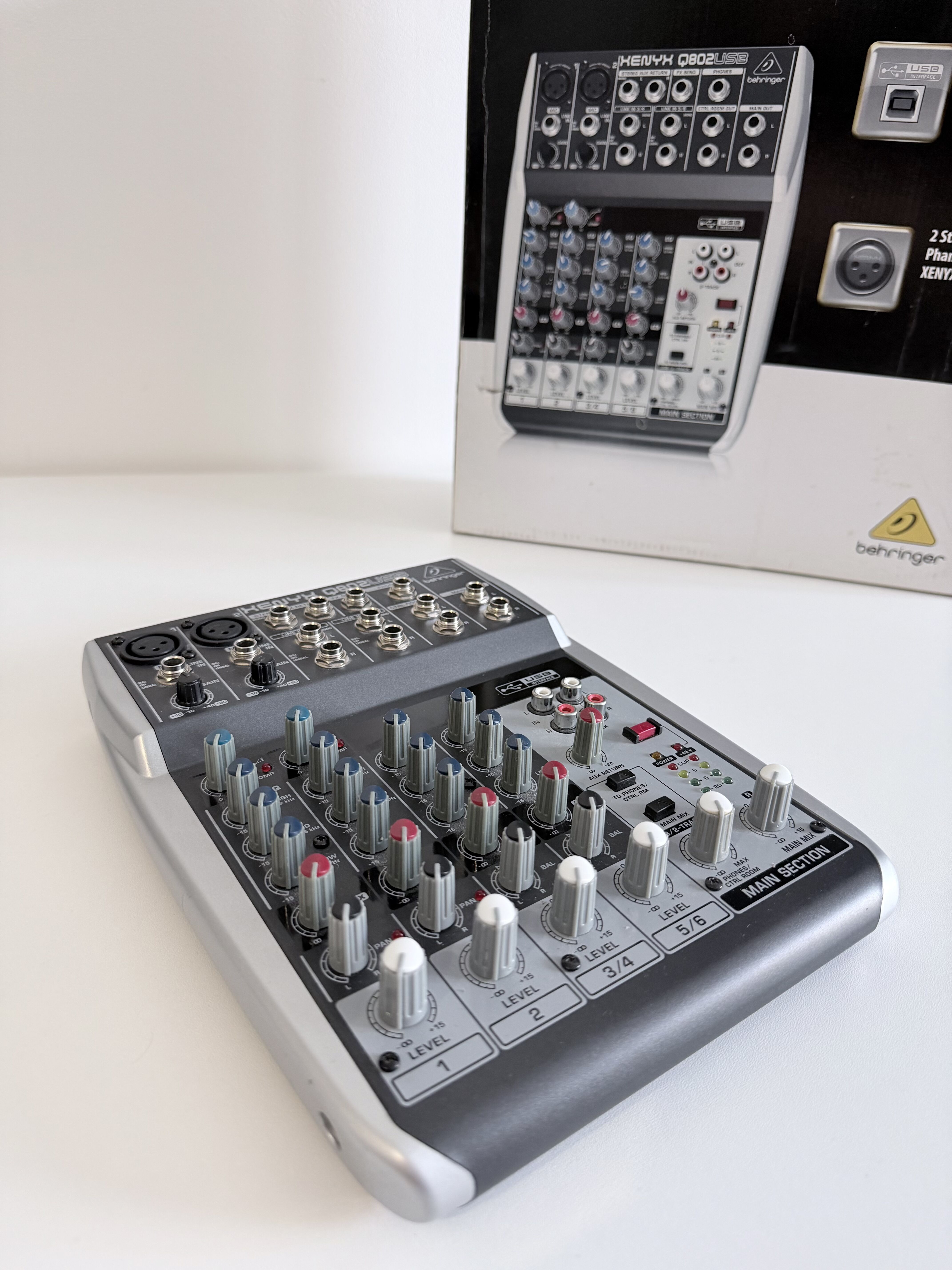 Behringer Xenyx Q802 USB