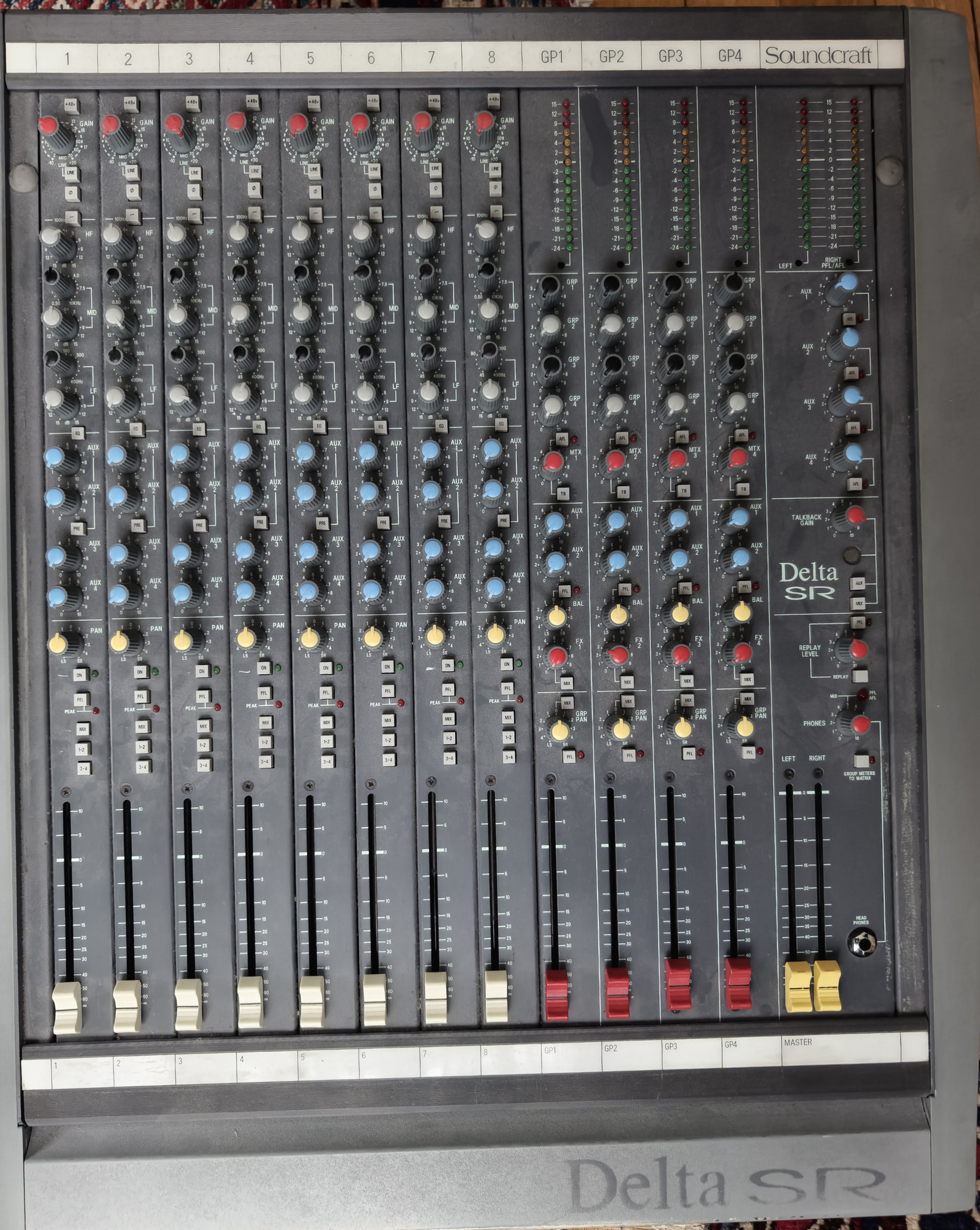 Table de mixage console analogique Soundcraft Delta SR8