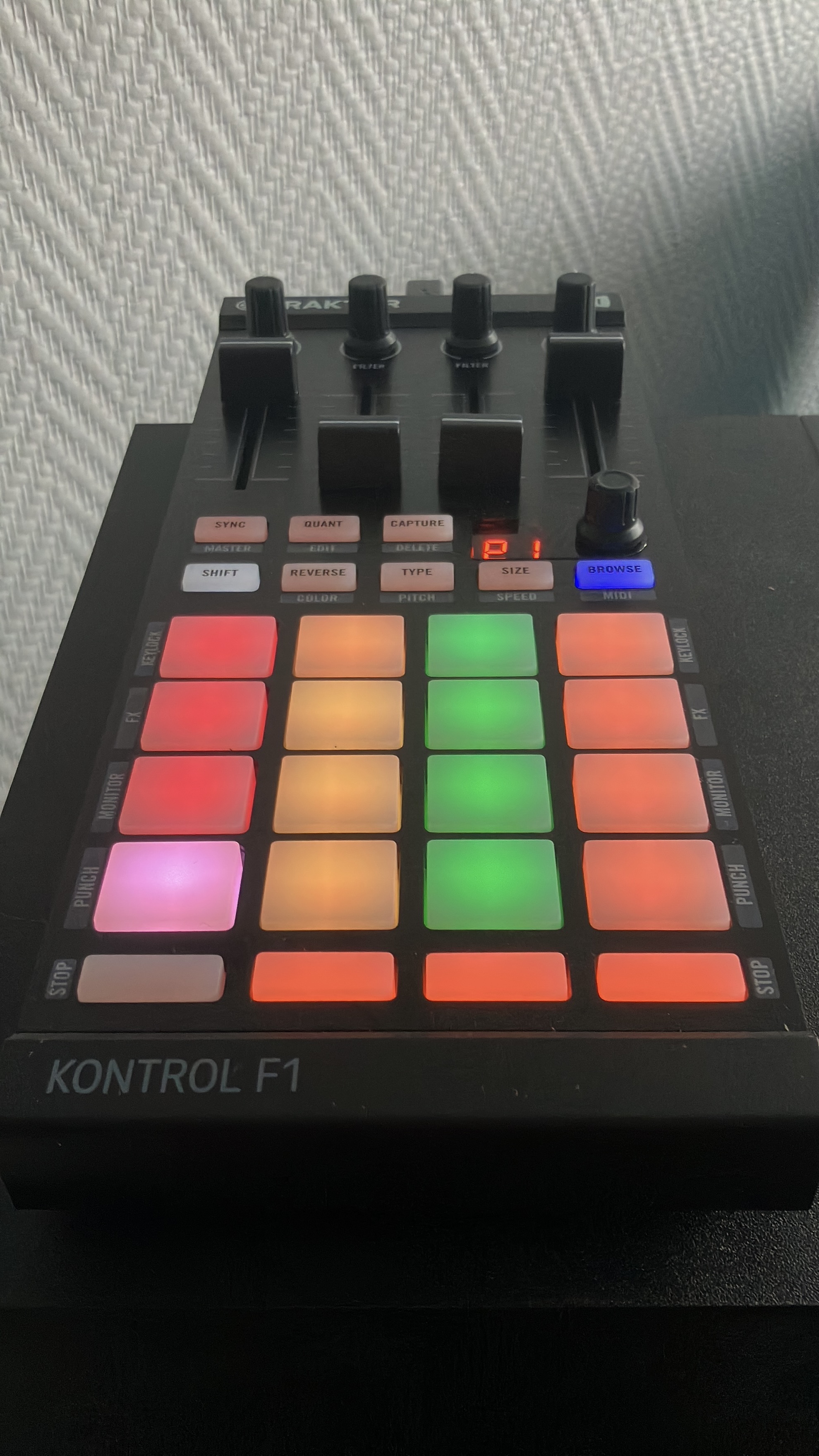 Vends Kontrol F1 TBE + Decksaver