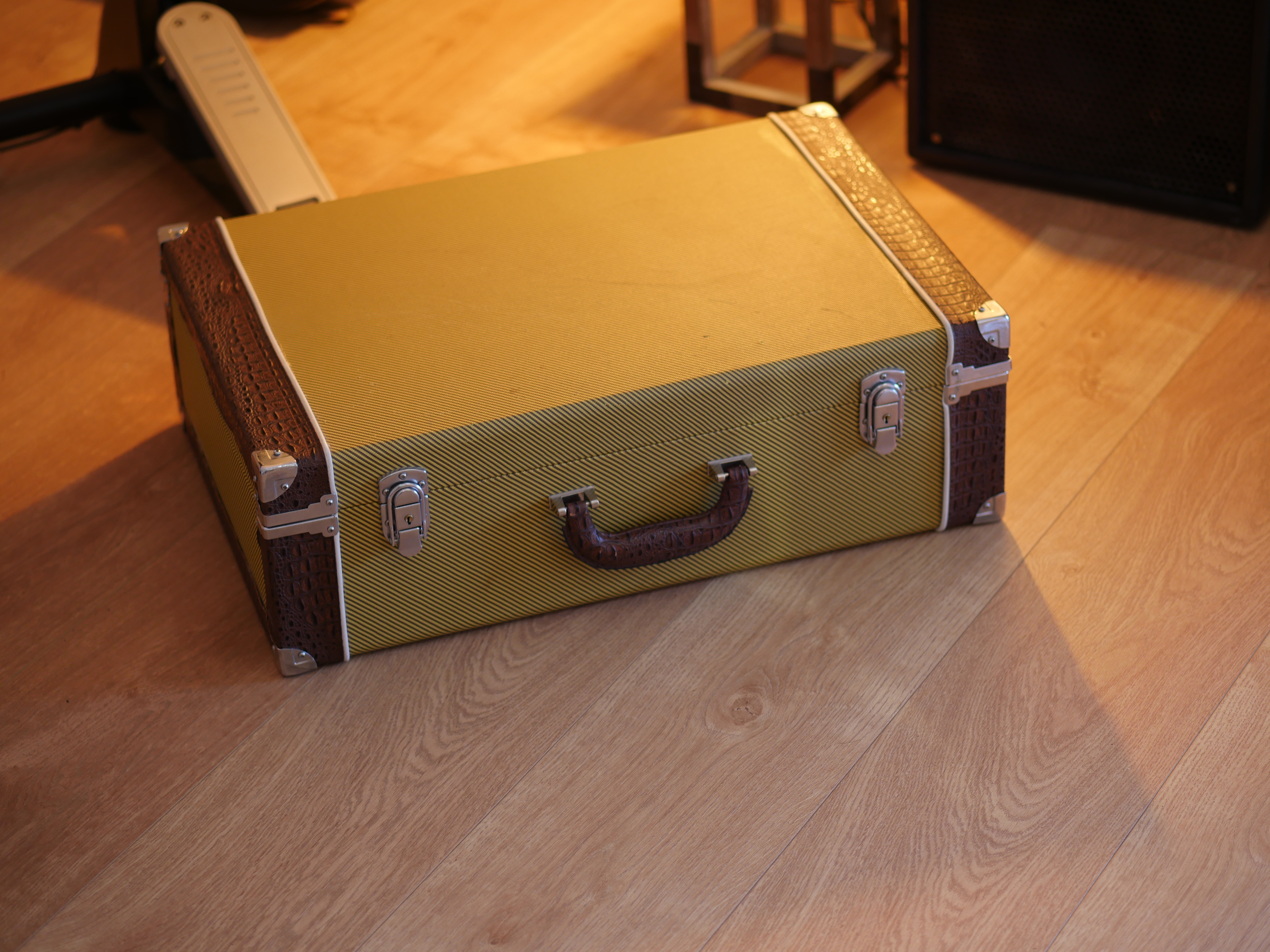 Avantone Pro CDMK4 – Set complet de micros pour batterie – superbe valise tweed