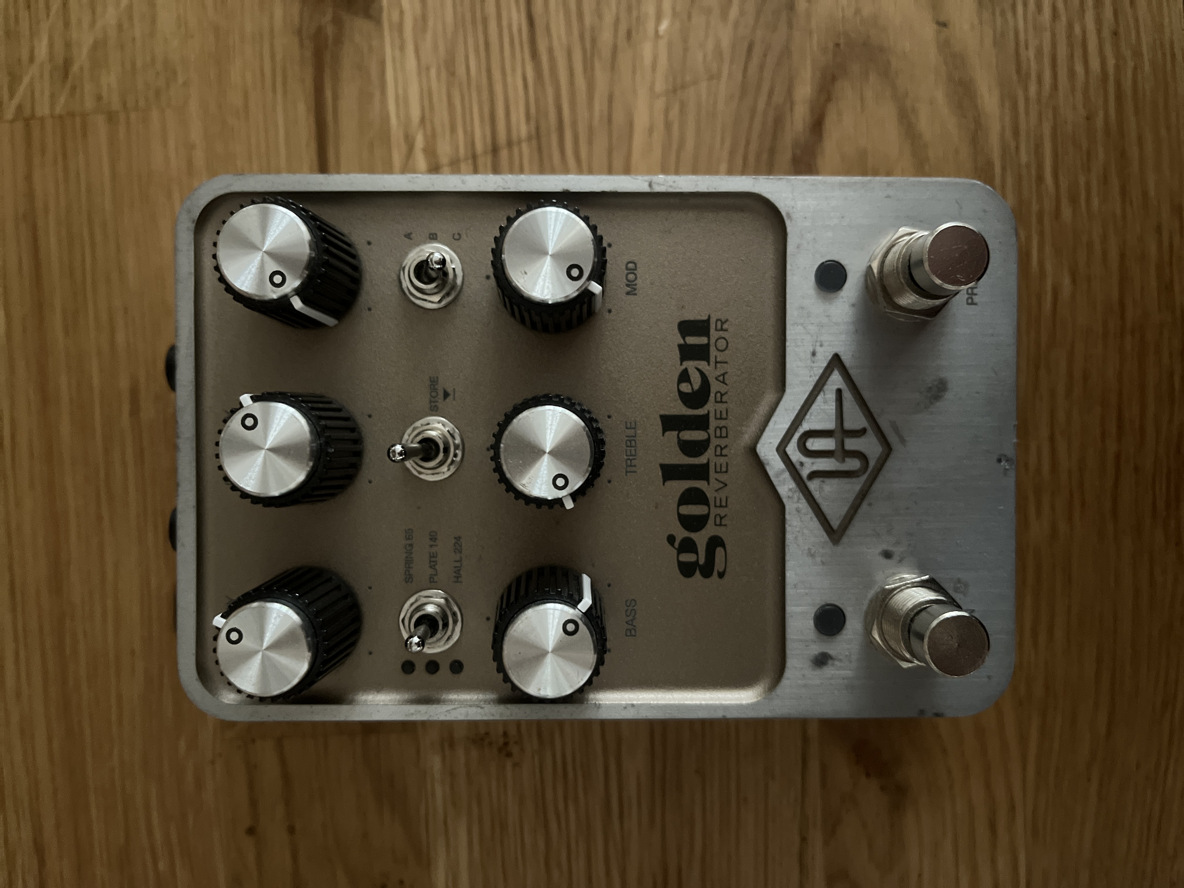 Golden reverberator Reverb Universal Audio