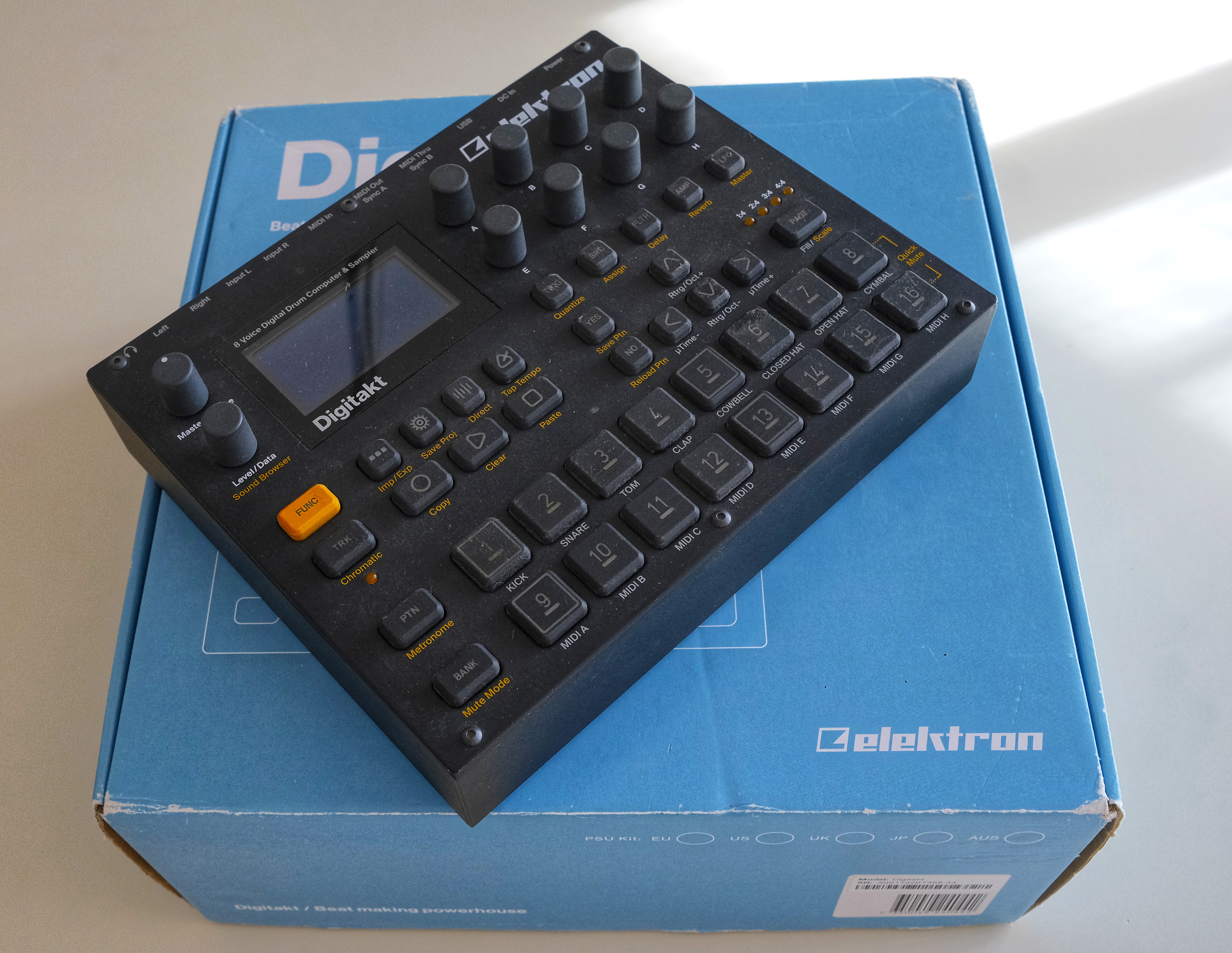 Elektron Digitakt 1 en très bon état, complète.