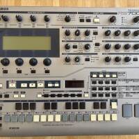 Yamaha RS7000 – Groovebox / Sampler + Sorties séparées