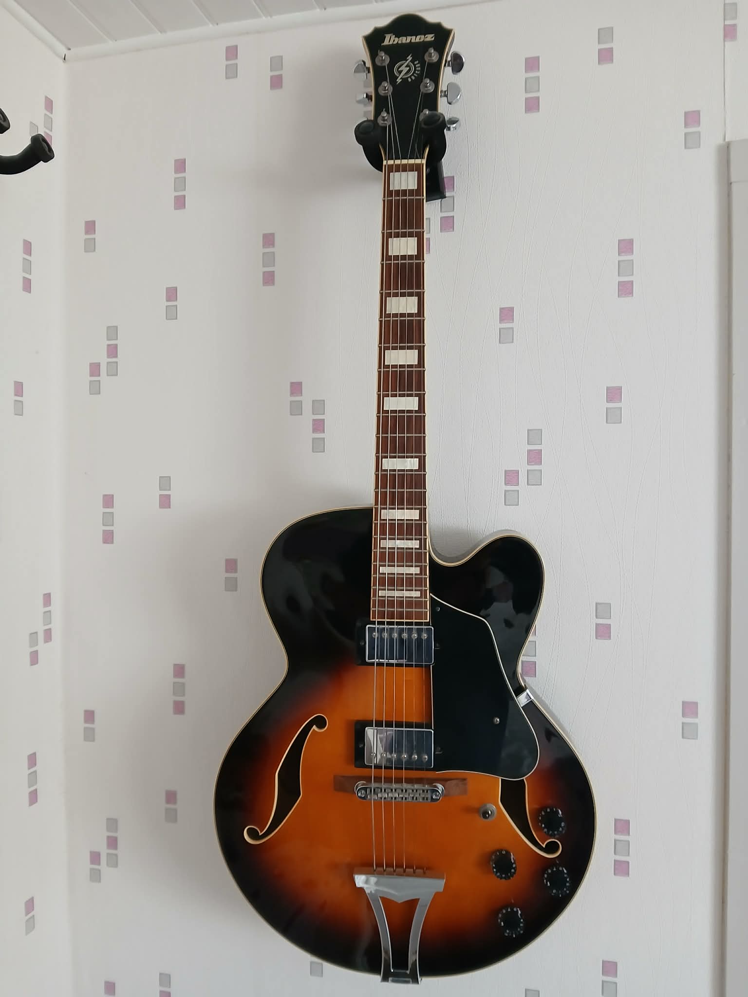 vends Ibanez Artcore AF75 sunburn