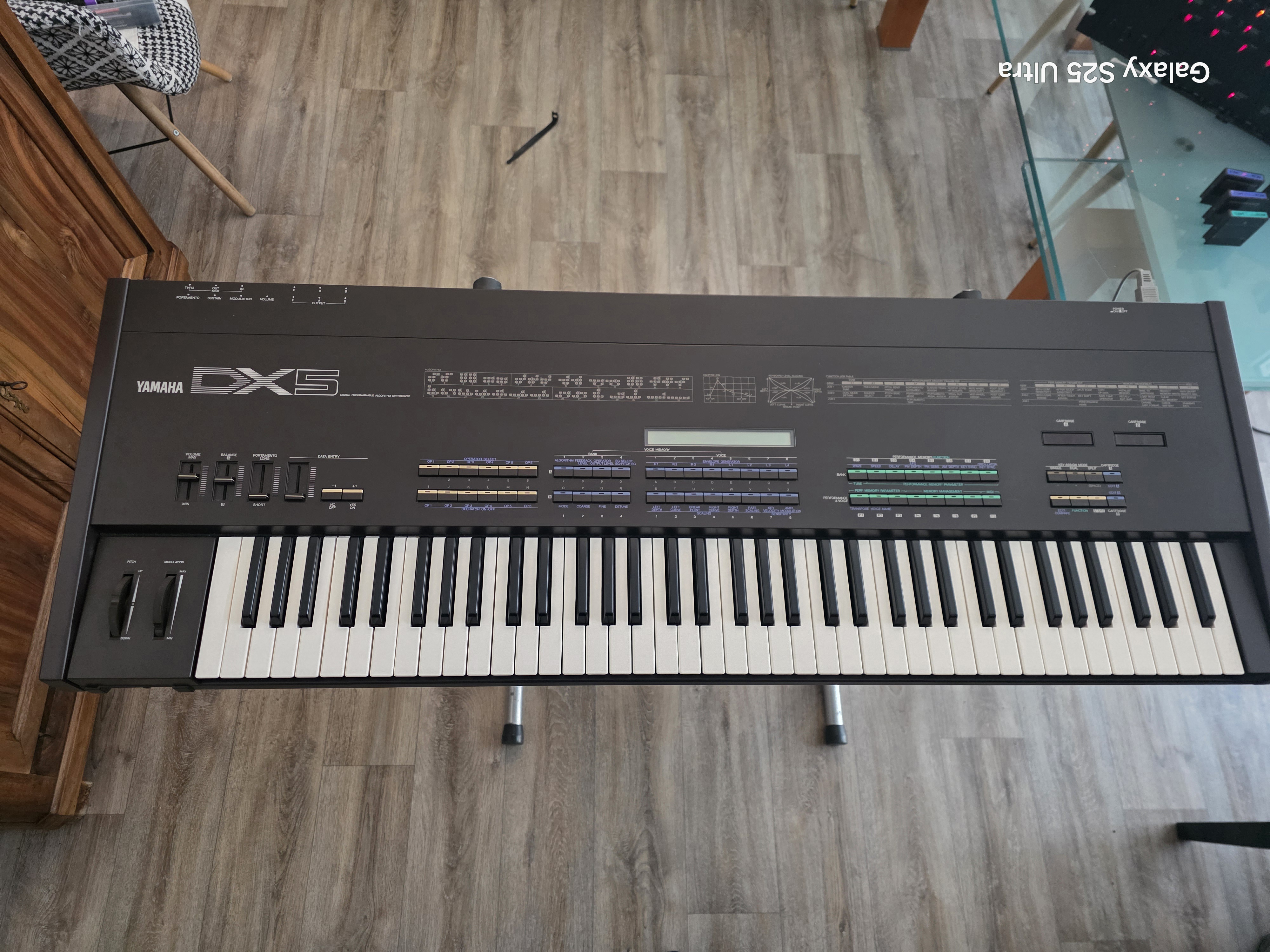 Yamaha DX5 état neuf.