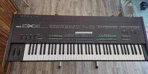 Yamaha DX5 état neuf.