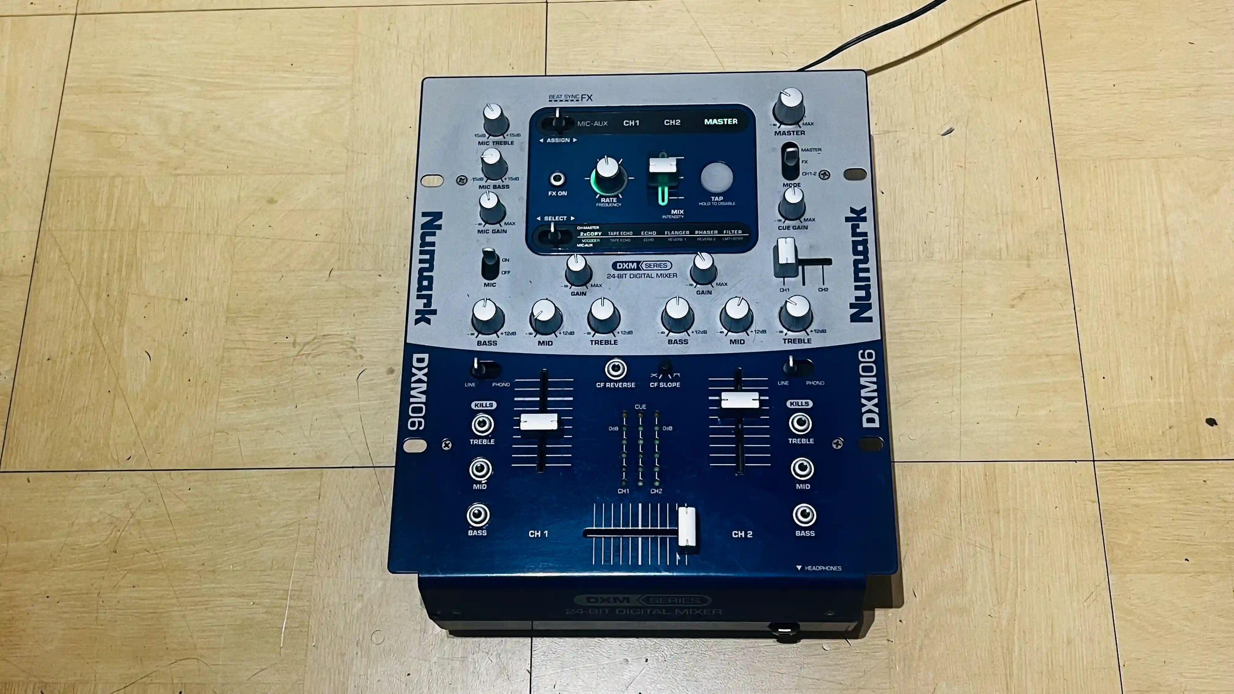 NUMARK DXM 06 en bon état