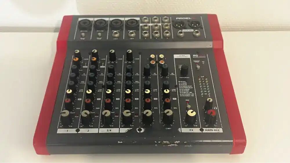 PROEL MQ10FX console de mixage compacte