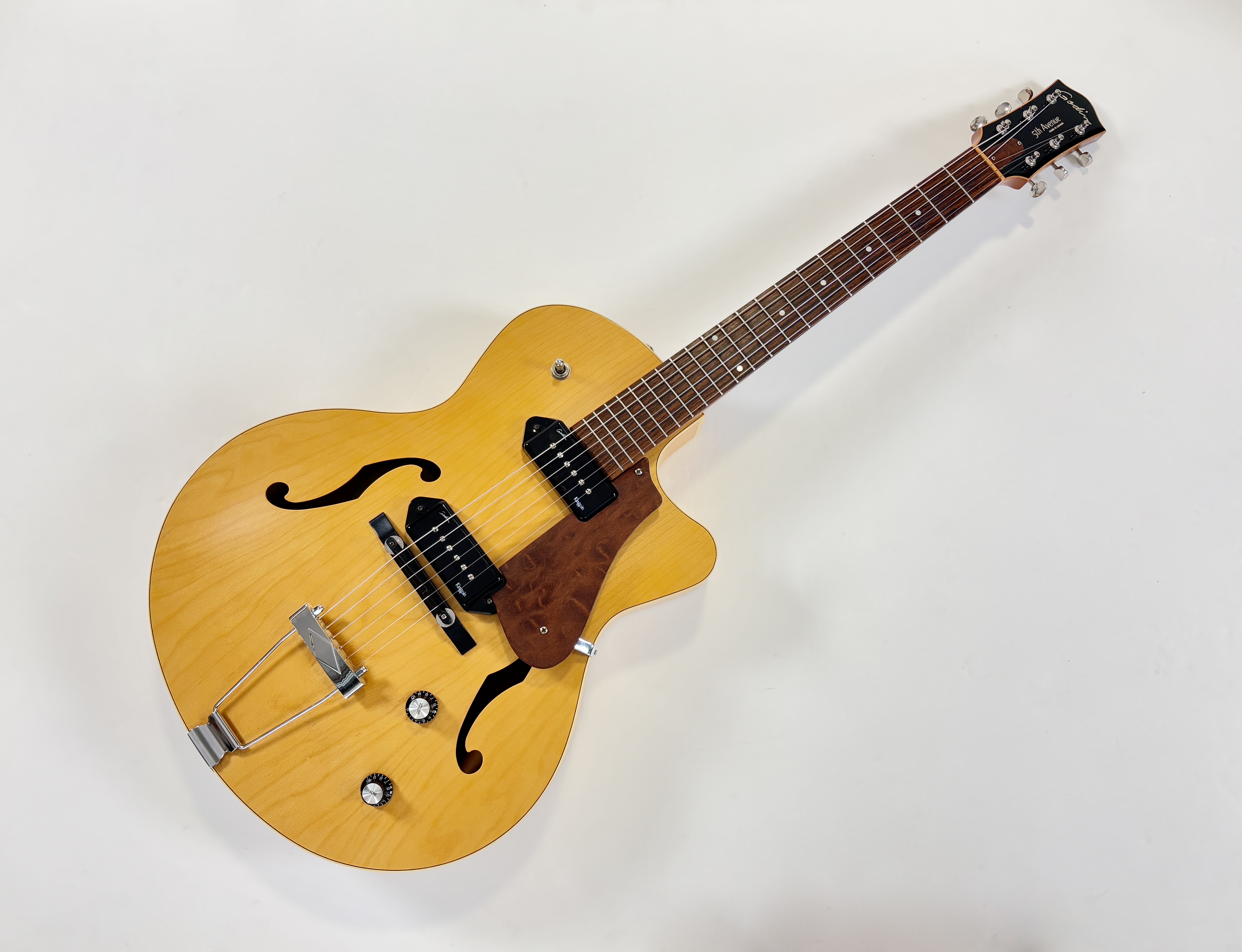 Godin 5th Avenue CW Kingpin II Natural