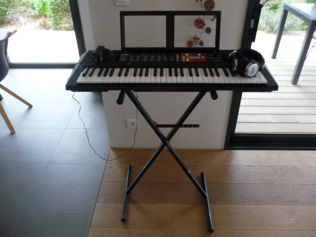 Piano Yamaha PSR-F51 + Stand + Casque