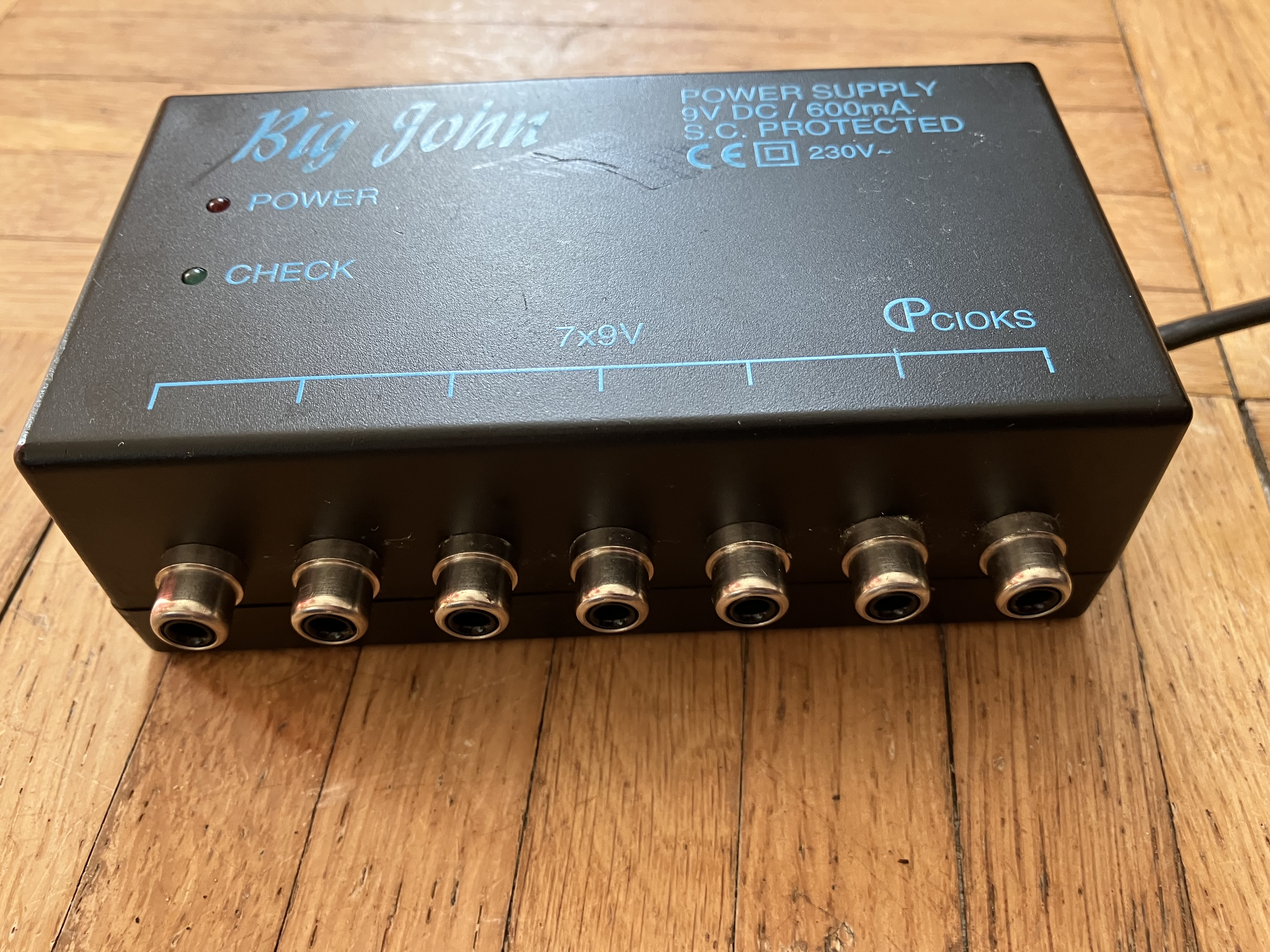 Vends Alimentation pour pédales 9v Cioks Big John